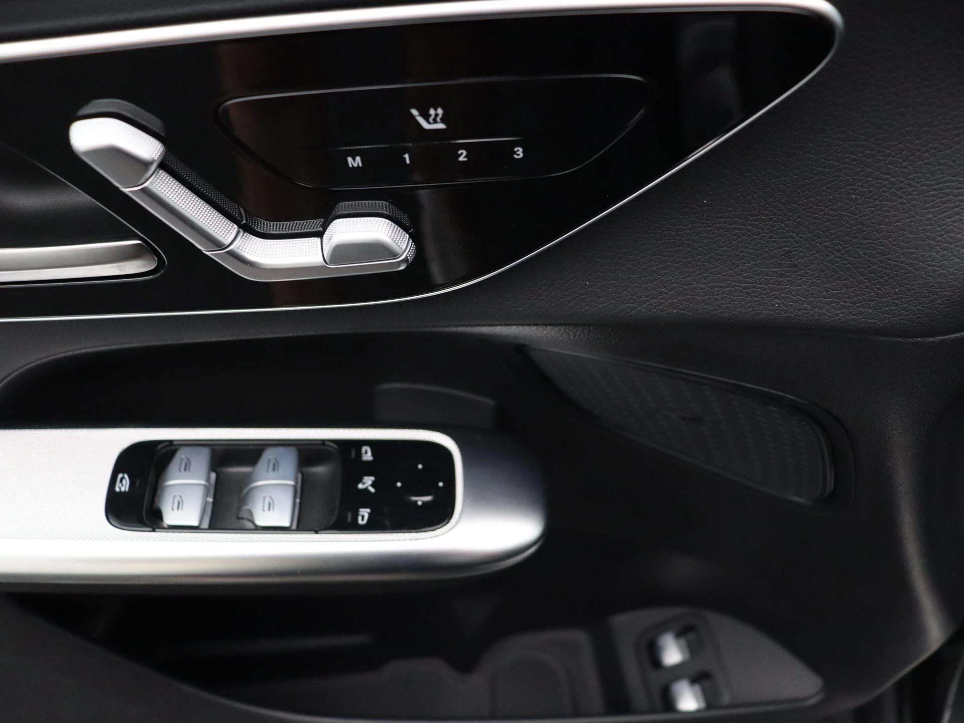 Mercedes-Benz GLC 300 e SUV Luxury Line + LEDER + DIGITAL LIGHT + TREKHAAK + 360 CAMERA +