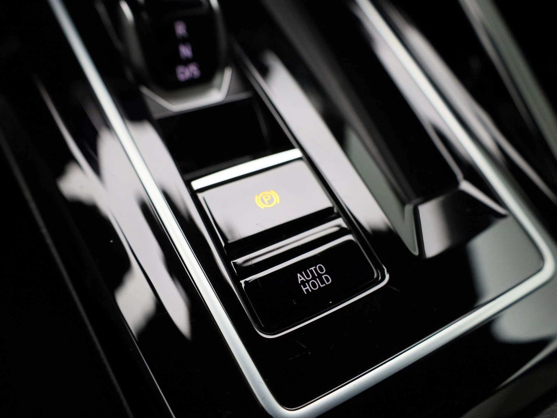 Volkswagen-Golf-image-34
