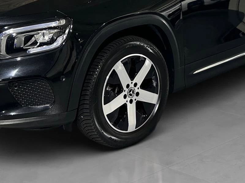 Mercedes-Benz-GLB-image-19