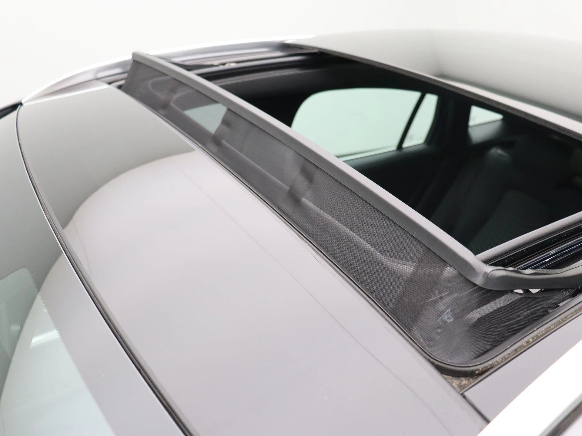 Mercedes-Benz-EQA-image-17