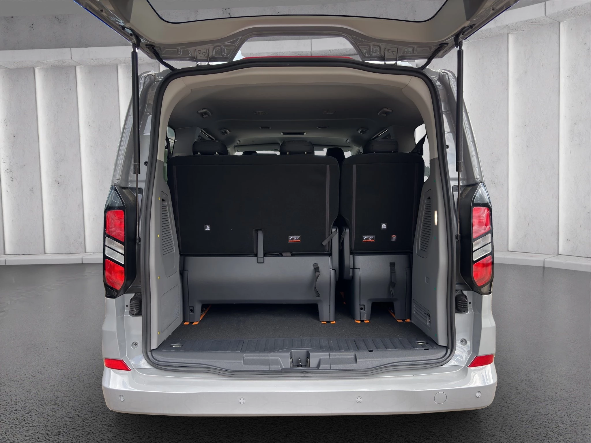 Ford Tourneo Custom Titanium 2.0 EcoBlue 125kW 320 L1 Auto FWD Van. 4-türig