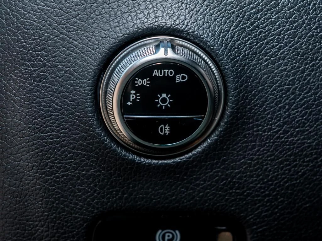 Mercedes-Benz-GLC 300 d-image-14