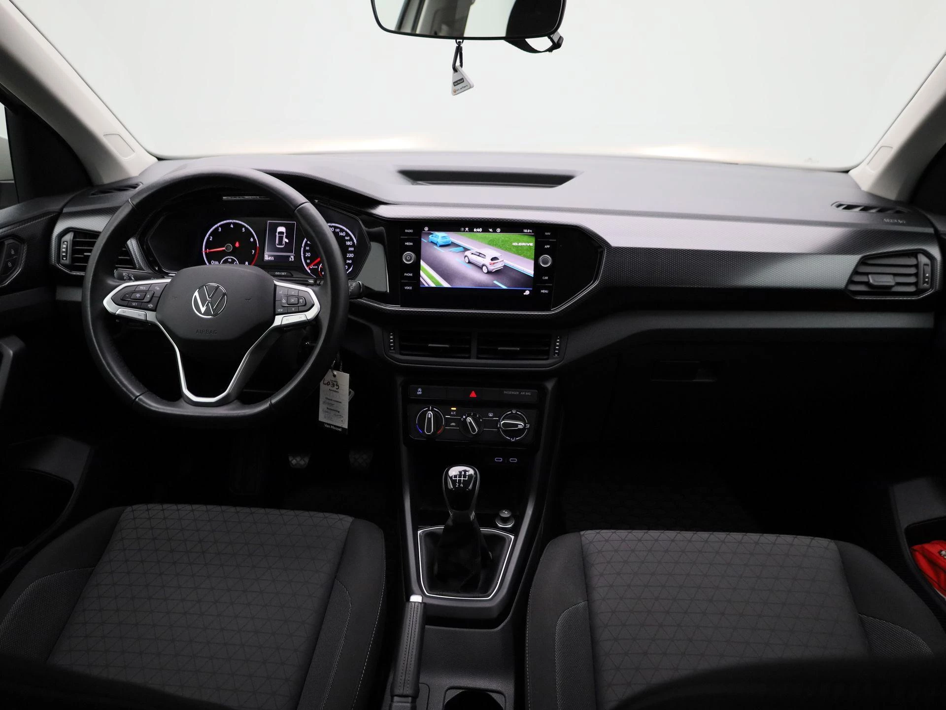 Volkswagen-T-Cross-image-31