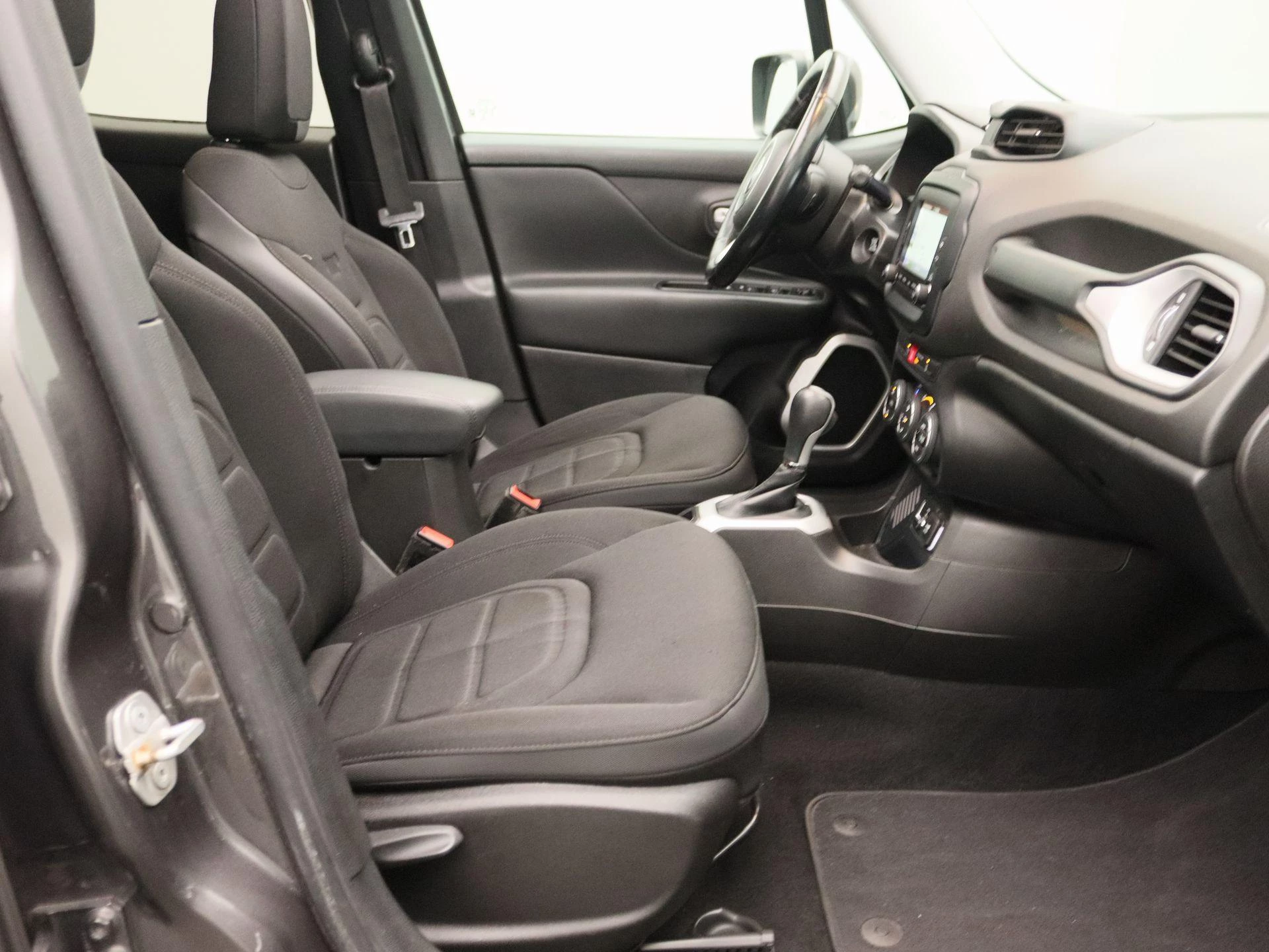 Jeep-Renegade-image-29