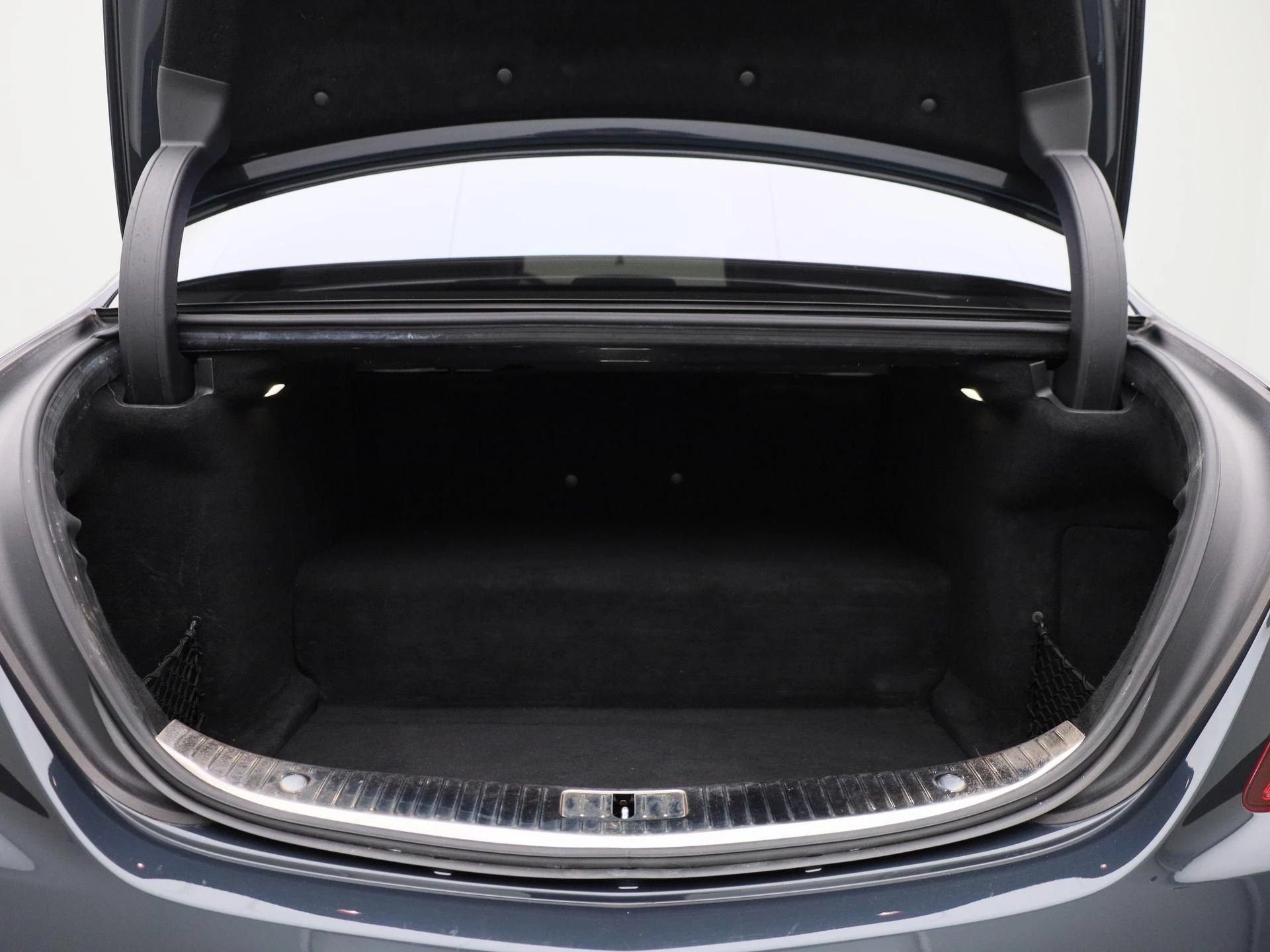 Mercedes-Benz-S-Klasse-image-13