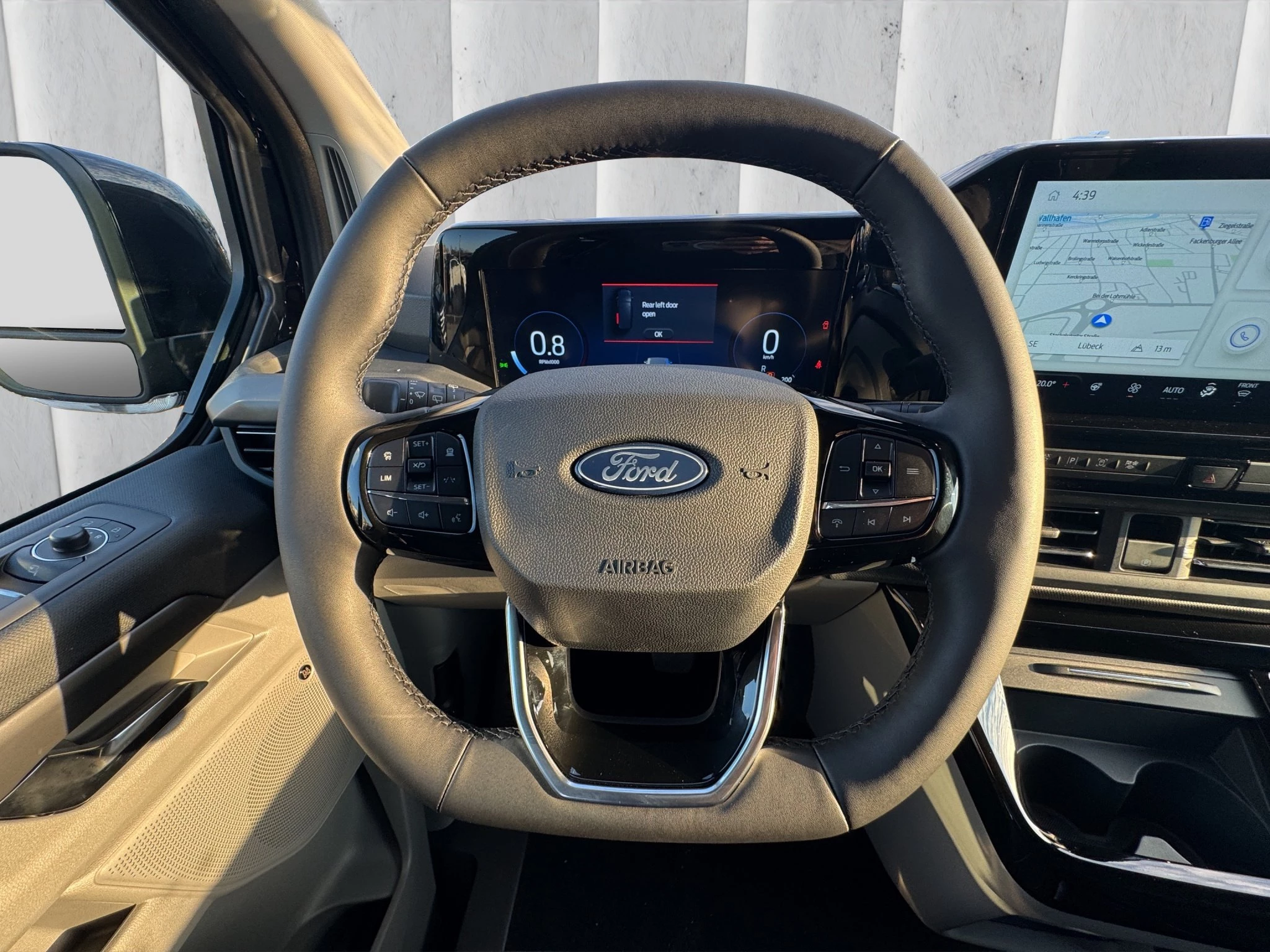 Ford Tourneo Custom Titanium 320 L1 2.0 l EcoBlue. 8-Gang-Automatikgetriebe. Frontantrieb