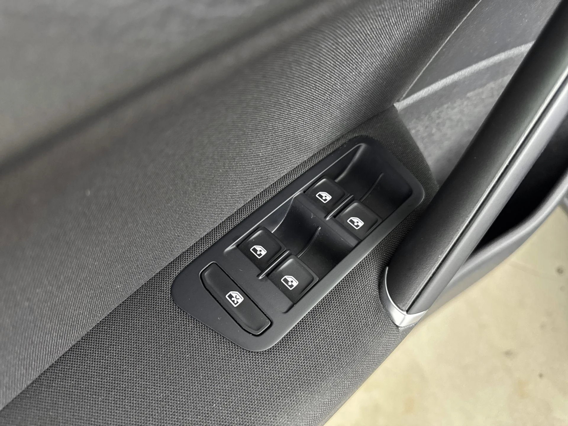 Volkswagen-Golf-image-13