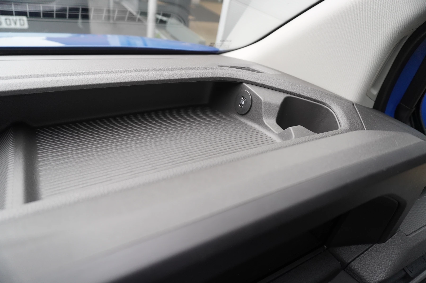 Volkswagen-Transporter-image-51