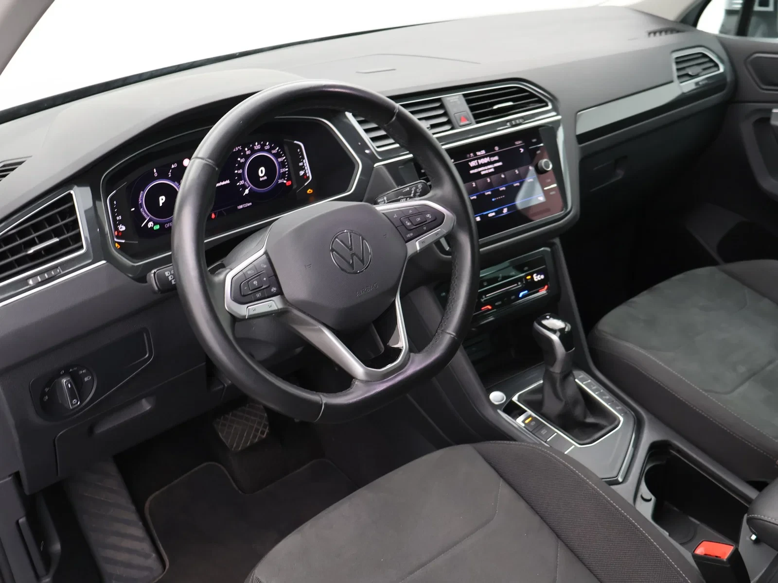 Volkswagen-Tiguan-image-17