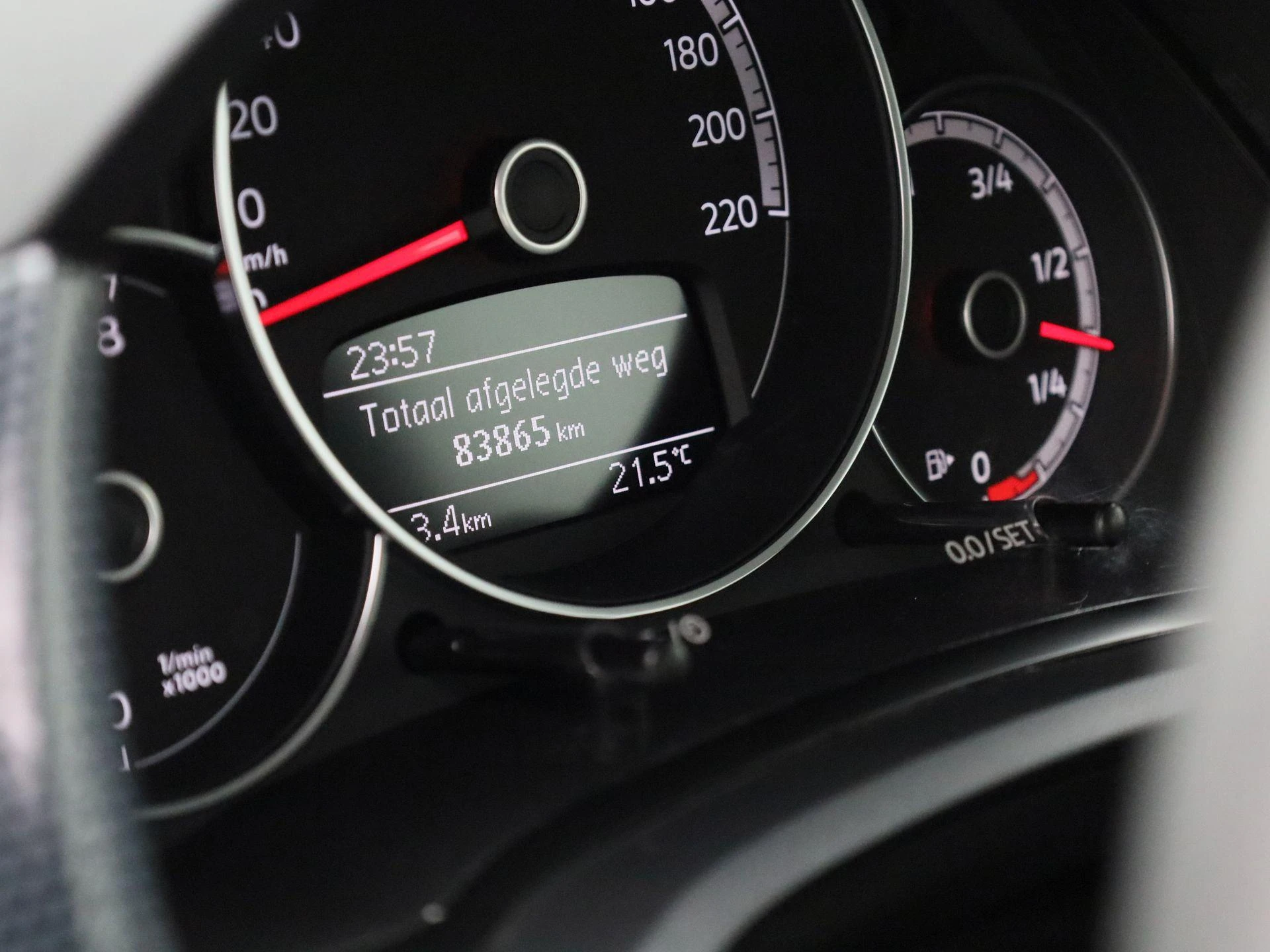 Volkswagen-up!-image-7