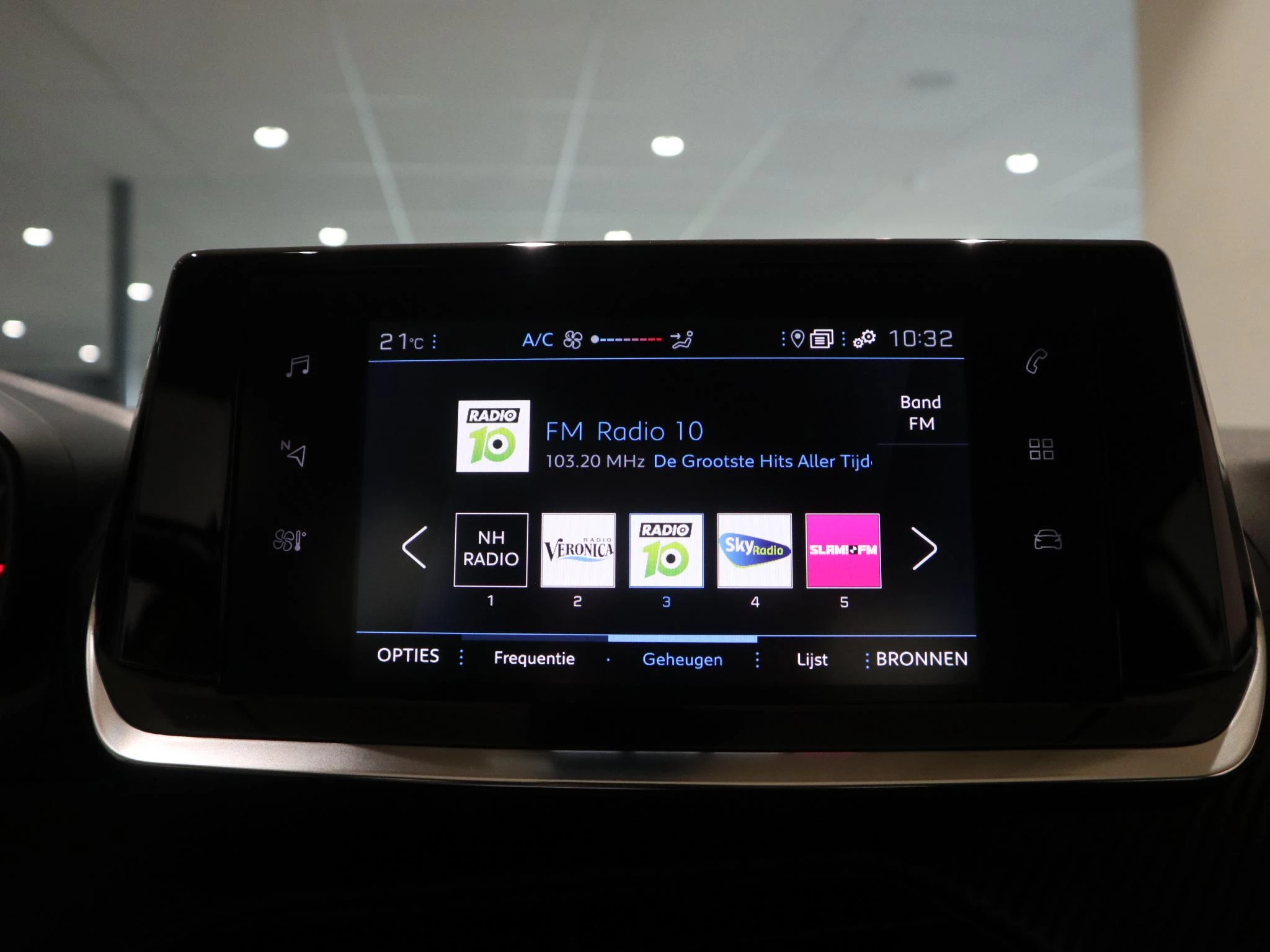 Peugeot-208-image-17