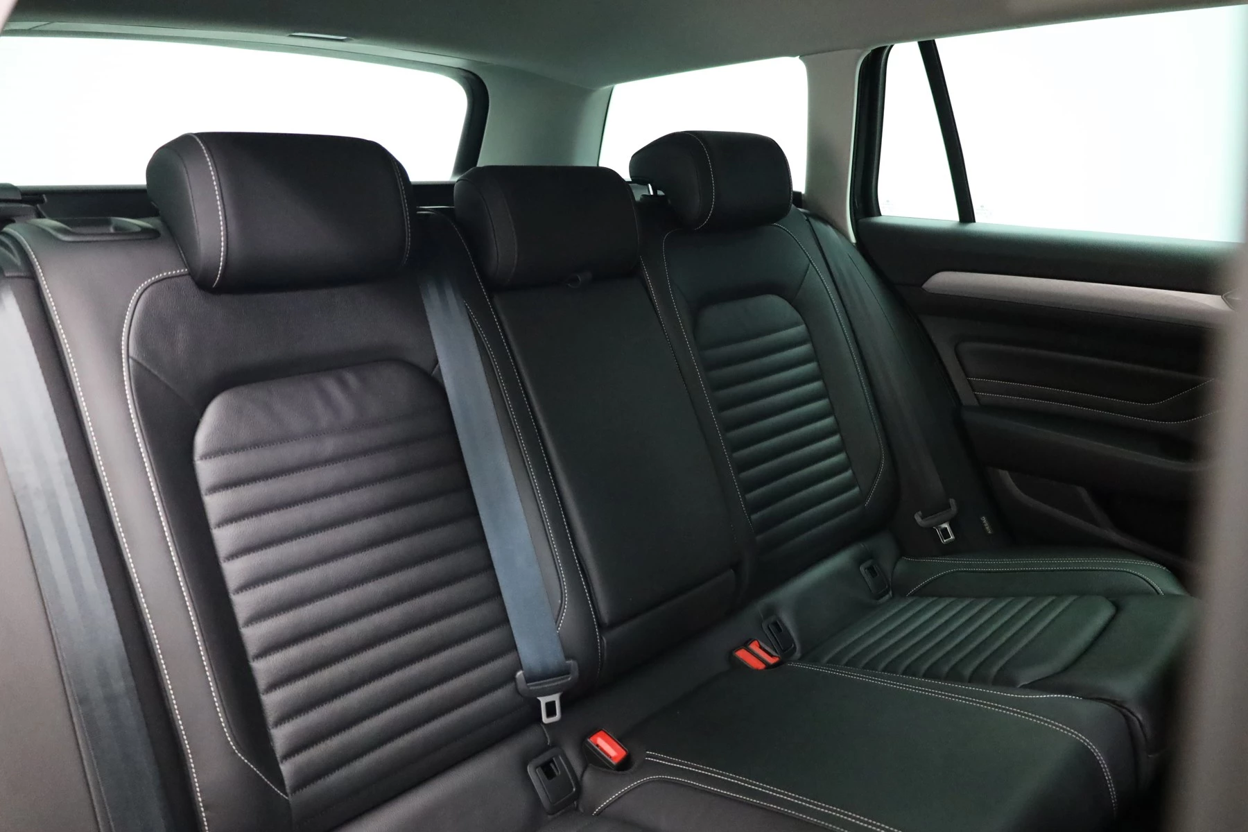 Volkswagen-Passat-image-11