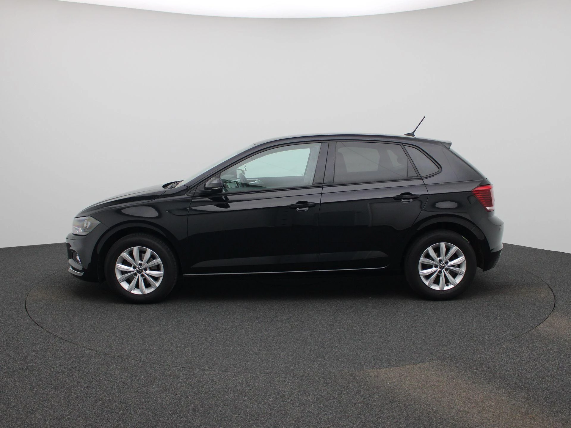 Volkswagen-Polo-image-3