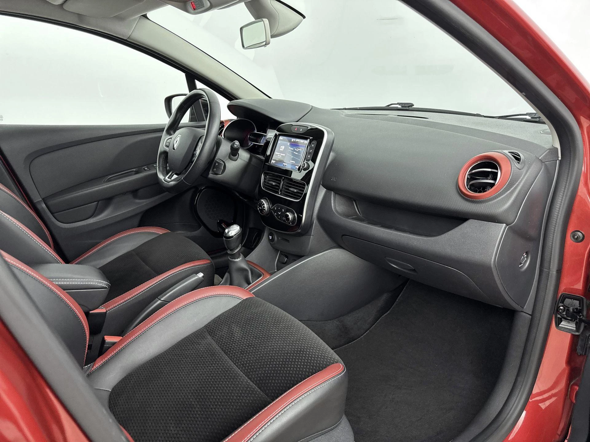 Renault-Clio-image-19
