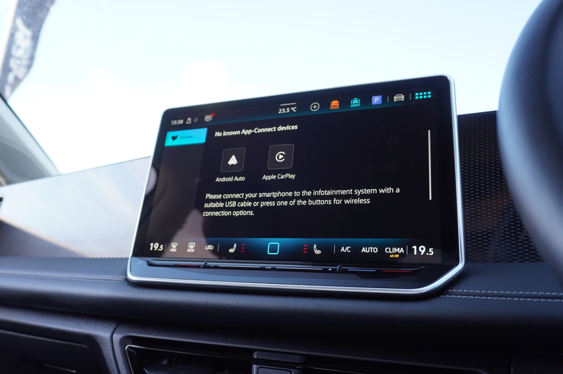 Volkswagen-Tiguan-image-35