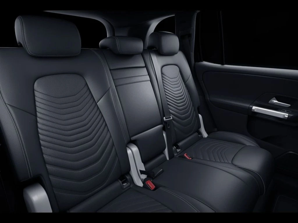 Mercedes-Benz-GLB 200-image-11