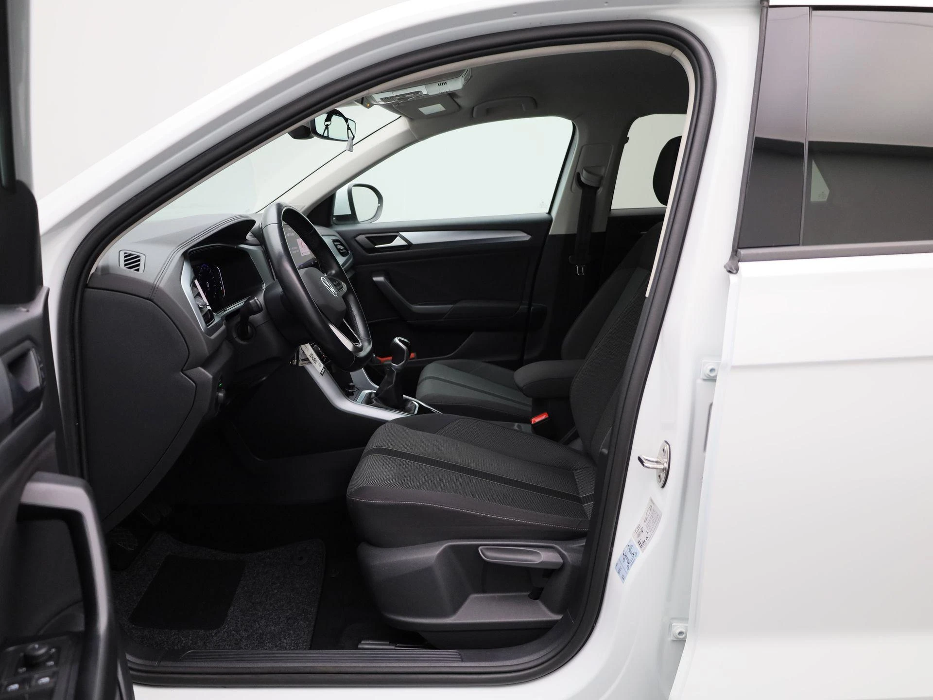 Volkswagen-T-Roc-image-8