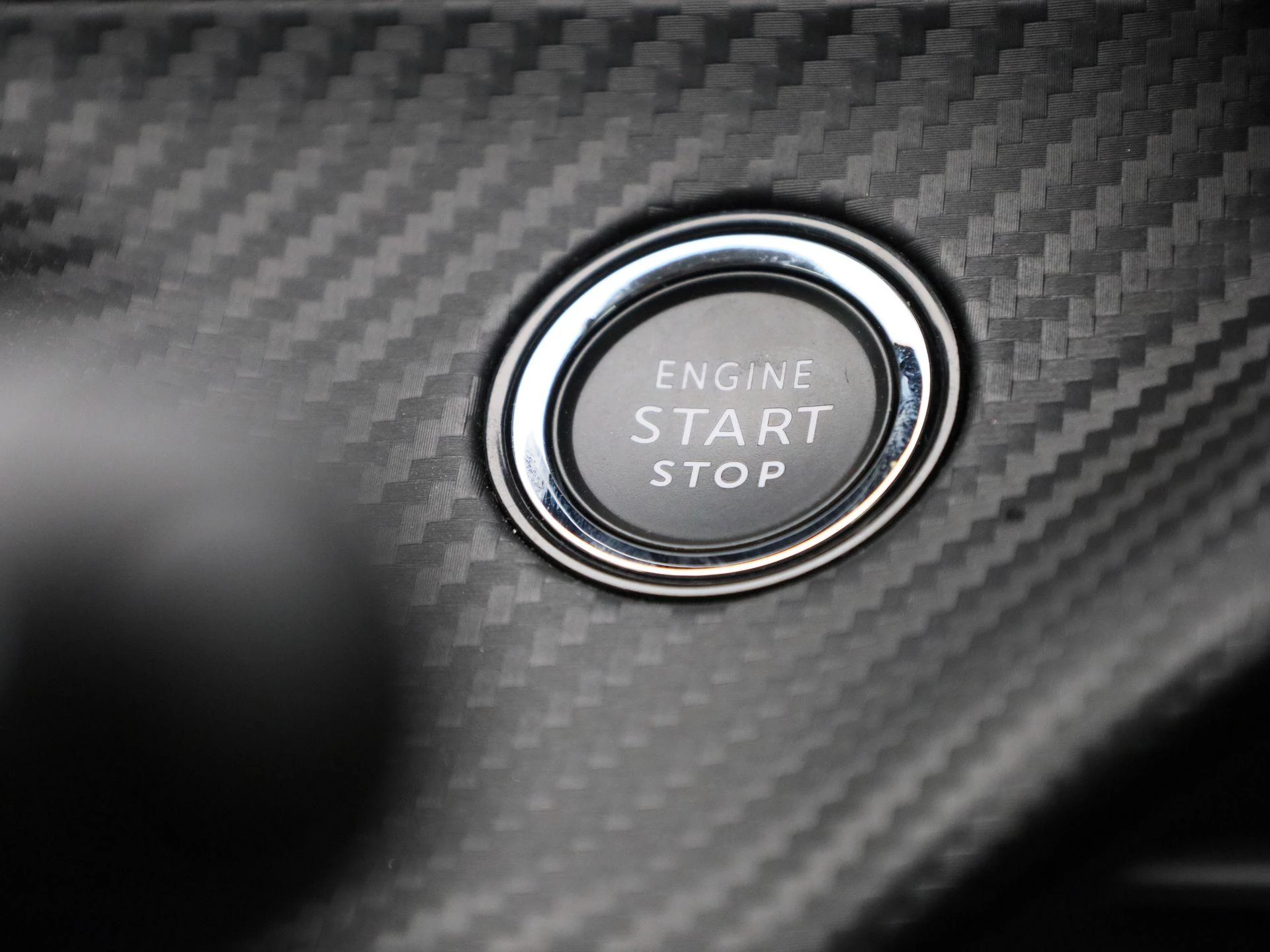 Peugeot-e-208-image-23