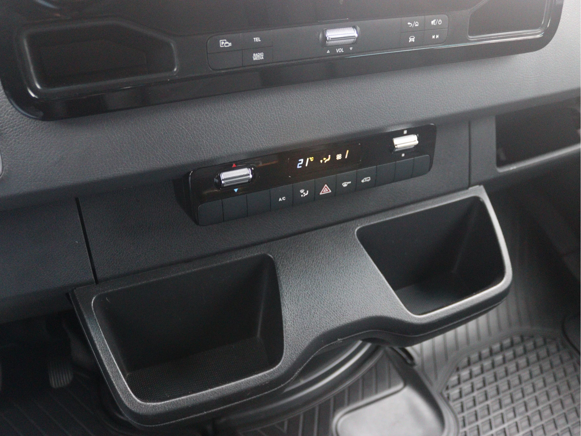 Mercedes-Benz-Sprinter-image-10