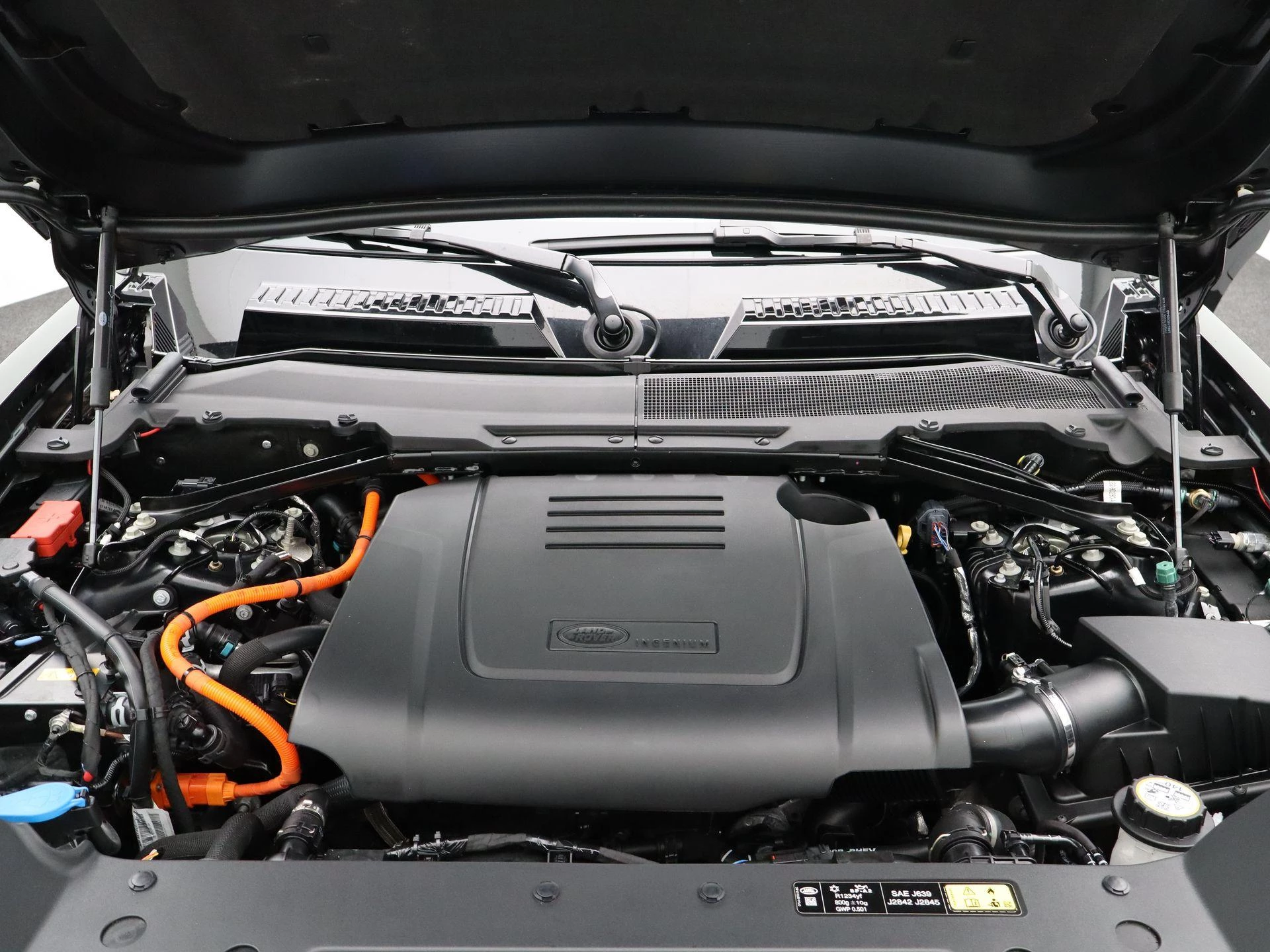 Land Rover Defender P300e X-dynamic SE