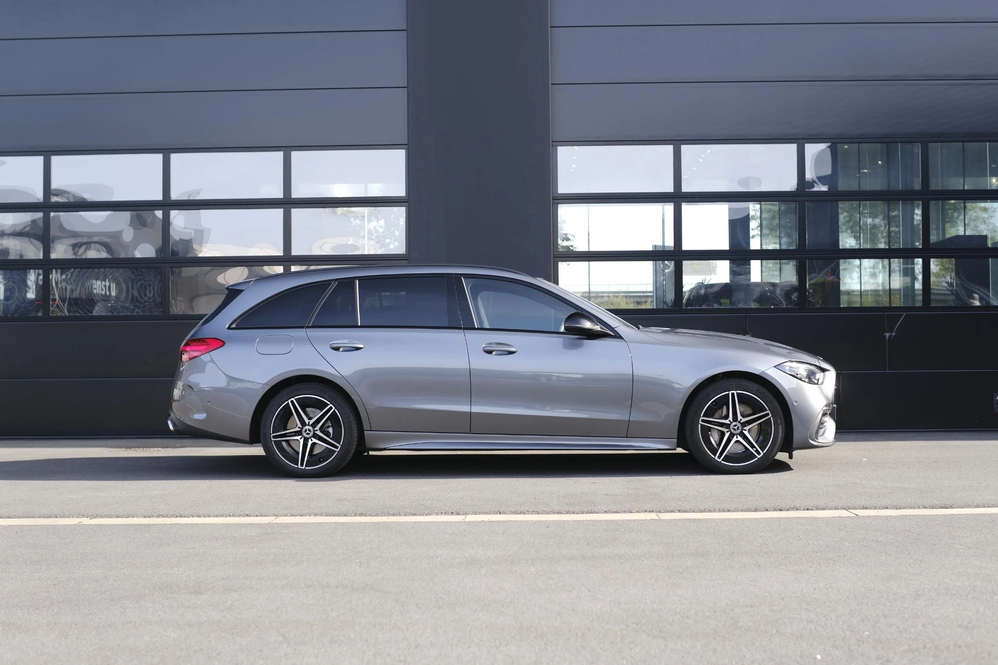 Mercedes-Benz-C-Klasse-image-2