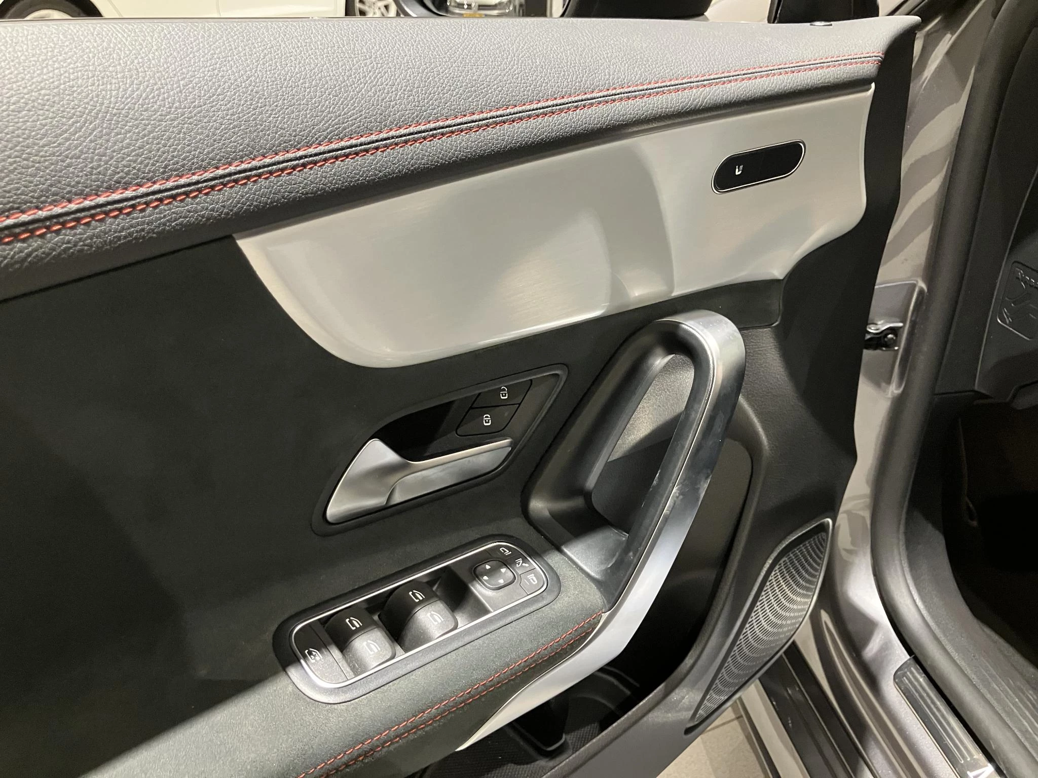 Mercedes-Benz-CLA-image-14