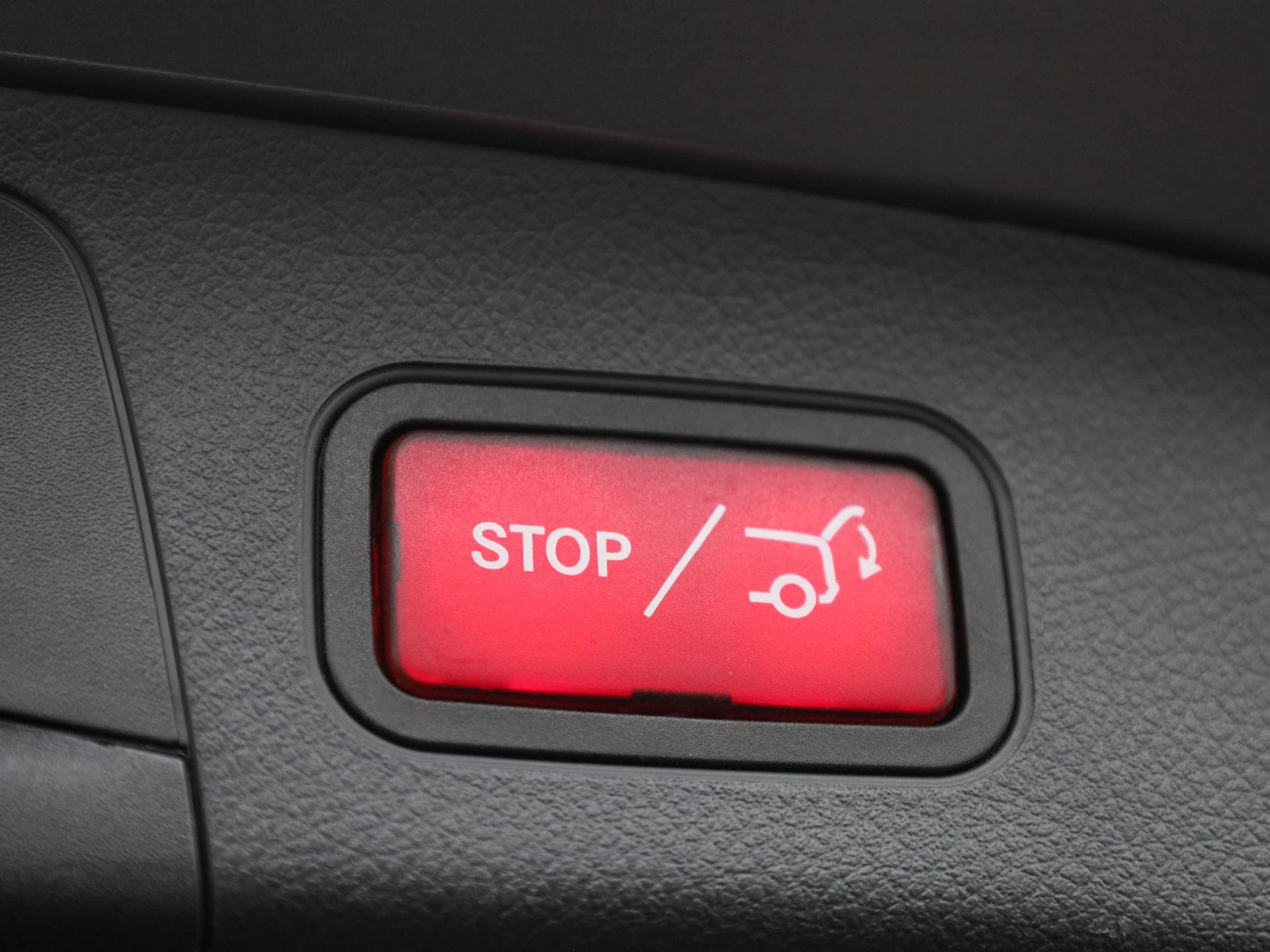 Mercedes-Benz-EQA-image-14