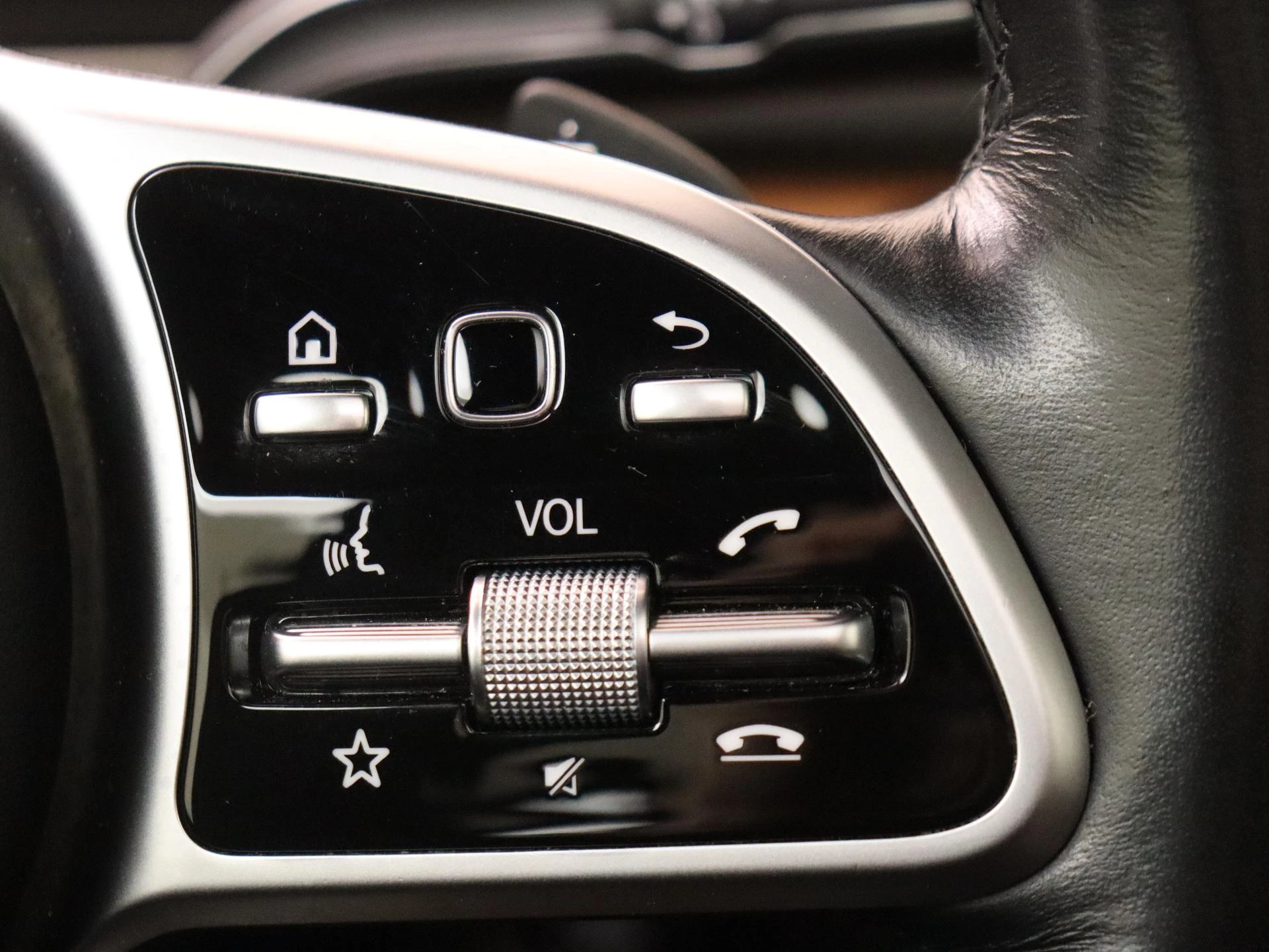 Mercedes-Benz-GLE-image-14