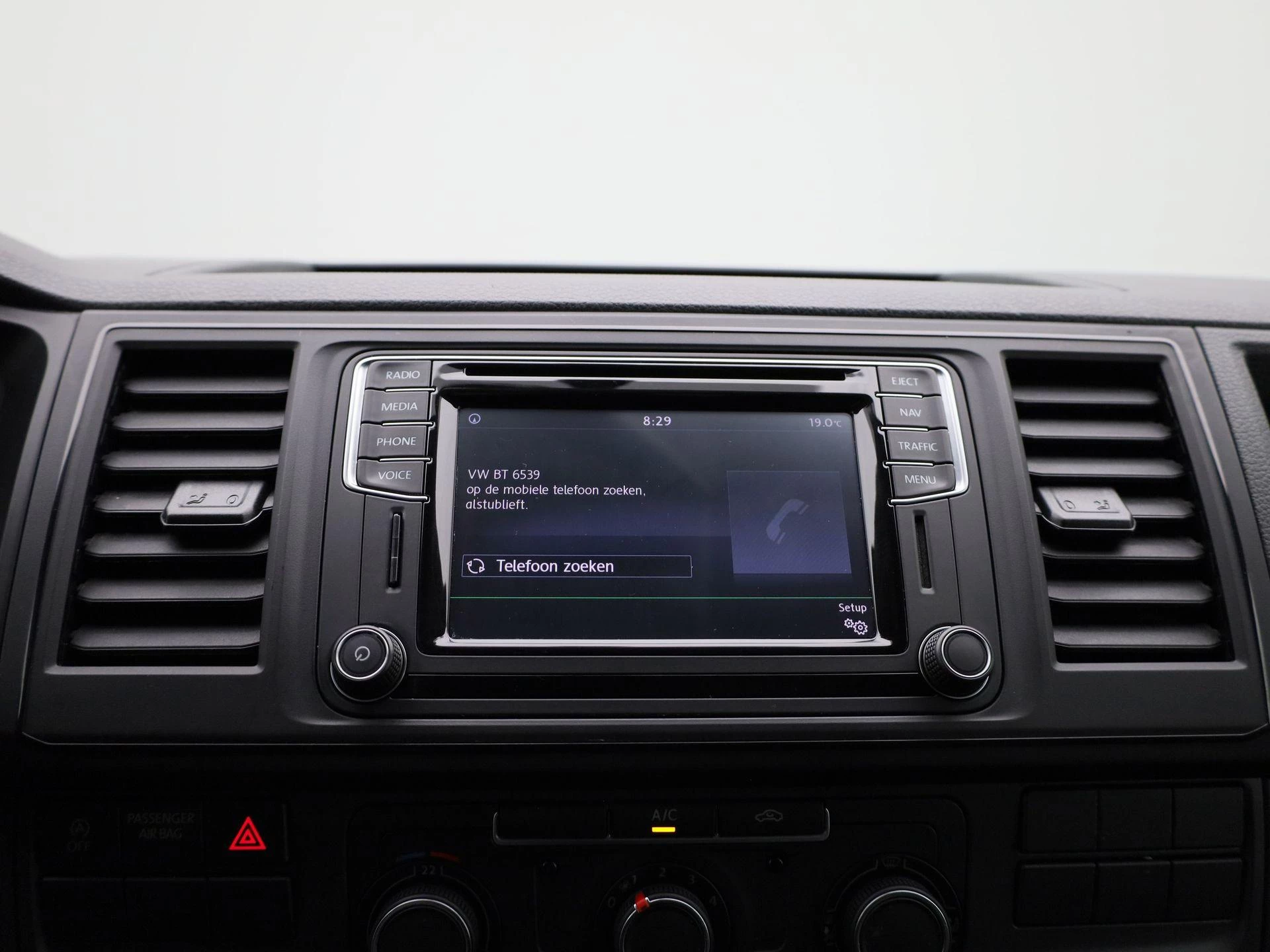 Volkswagen-Transporter-image-28