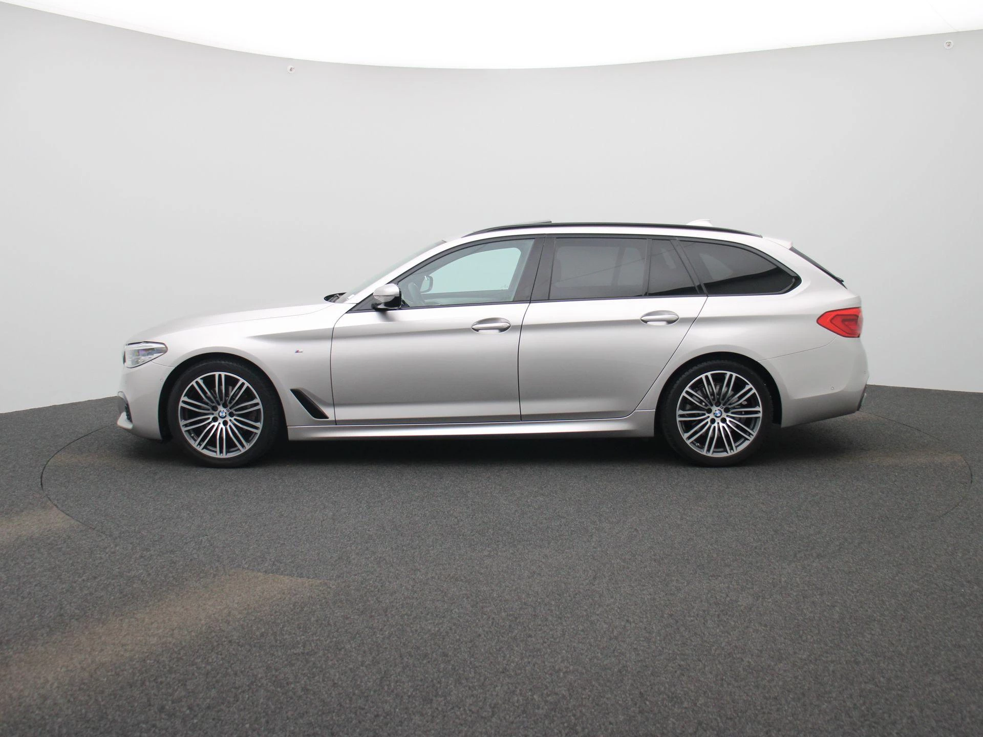 BMW-5 Serie-image-3