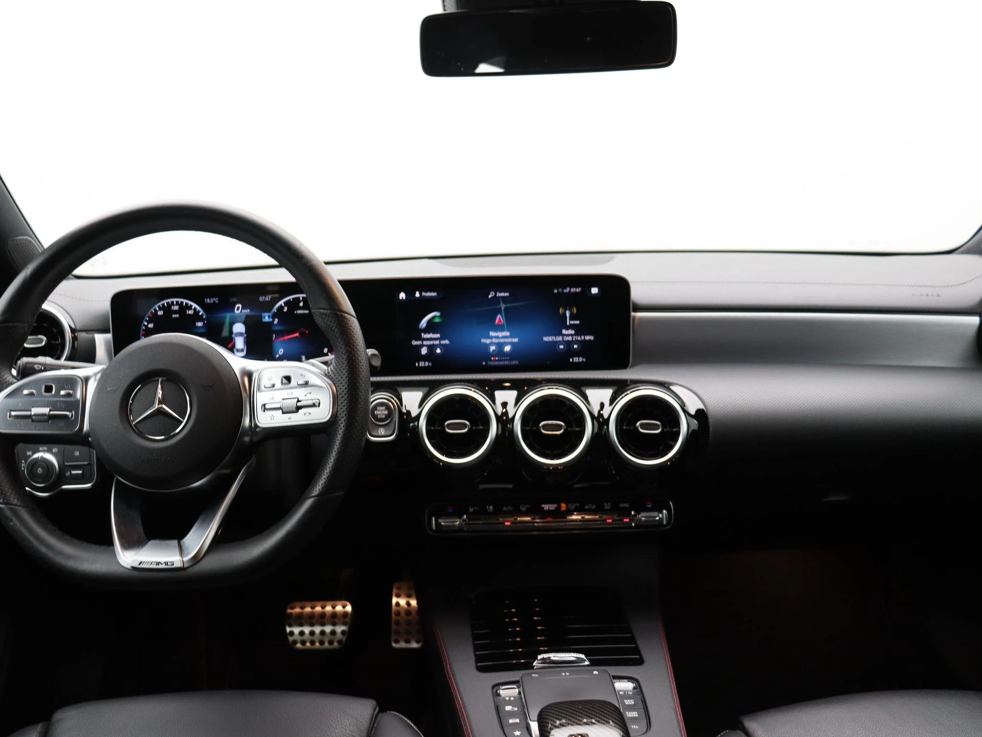 Mercedes-Benz CLA 180 AMG LINE + LEDER + NIGHTPAKKET + CAMERA + LED +