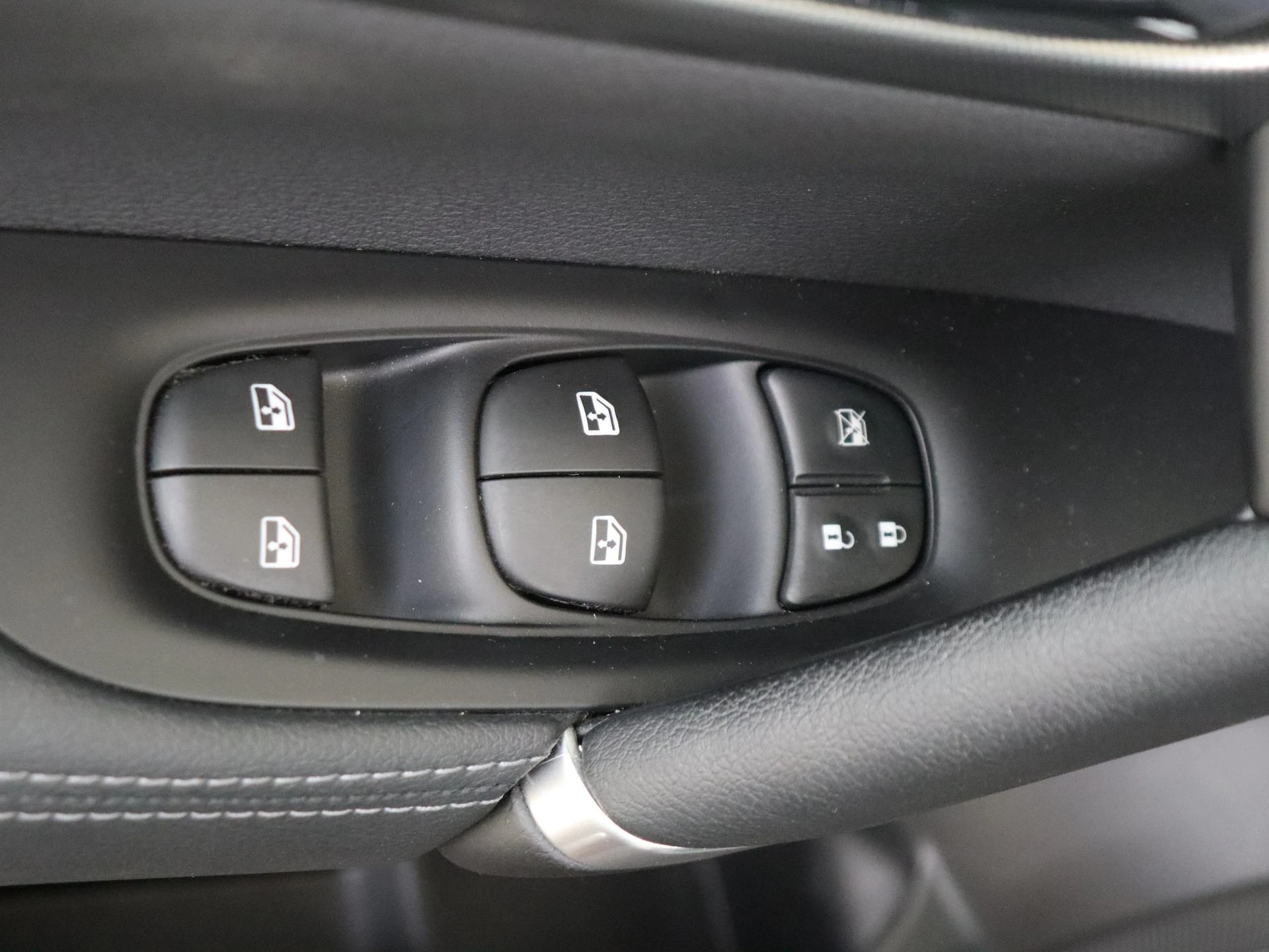Nissan-QASHQAI-image-25