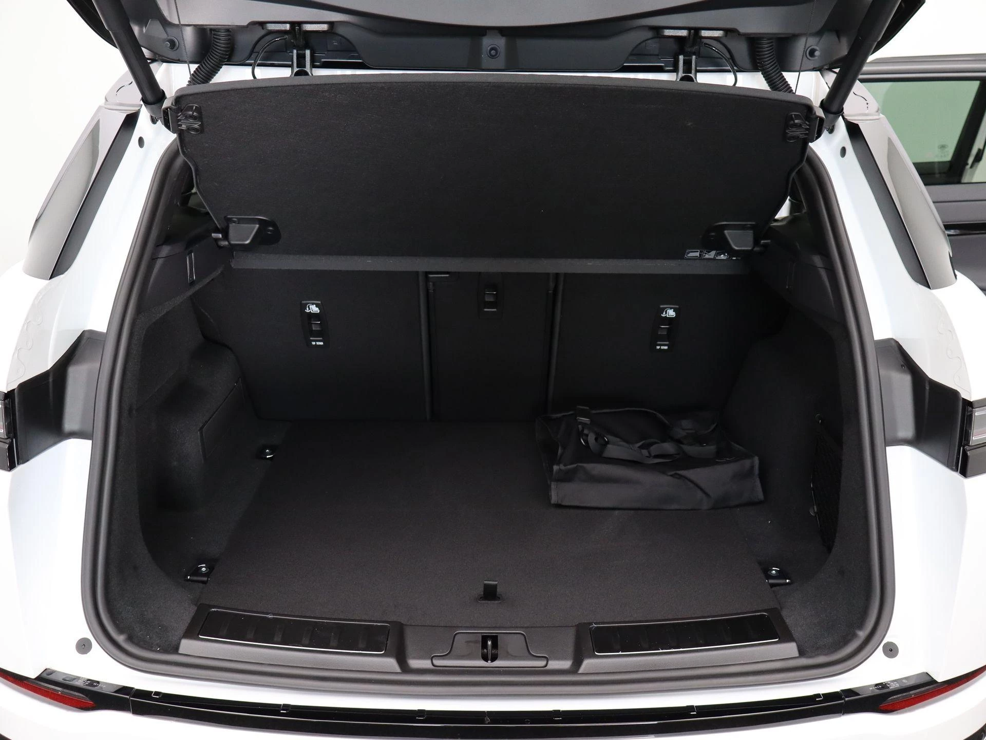 Land Rover-Range Rover Evoque-image-31