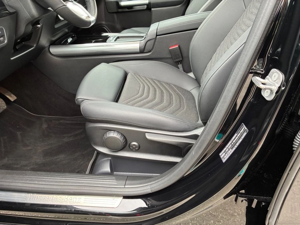 Mercedes-Benz-GLA 200-image-8