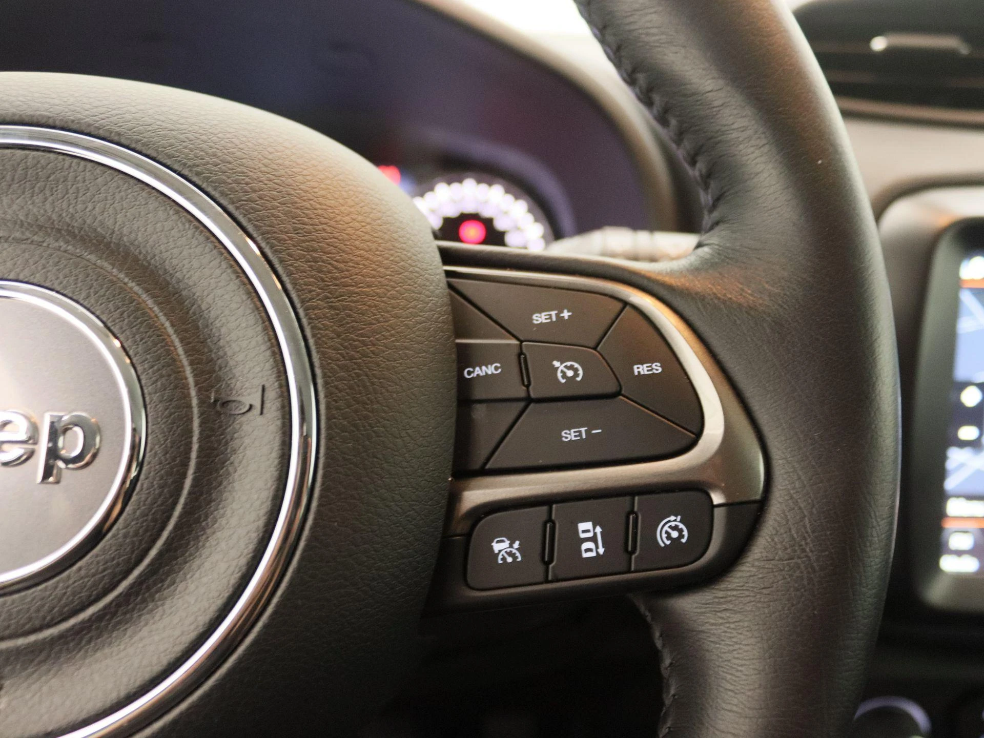 Jeep-Renegade-image-16