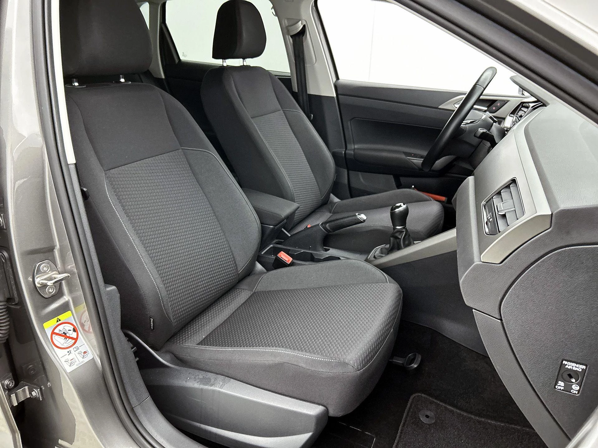 Volkswagen-Polo-image-36