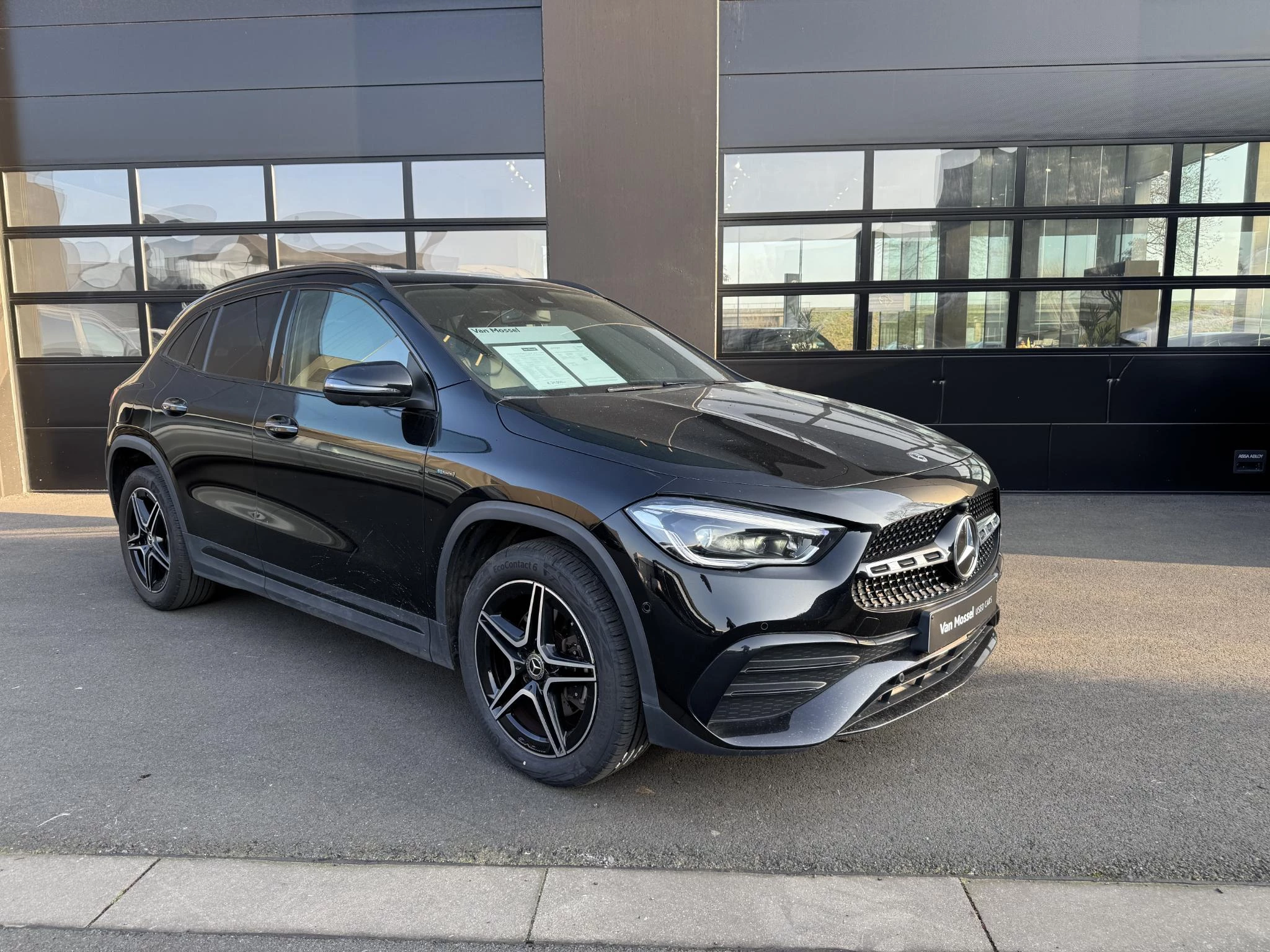 Mercedes-Benz GLA 250 e AMG Line + LEDER + MEMORY + CARPLAY + MULTIBEAM LED +