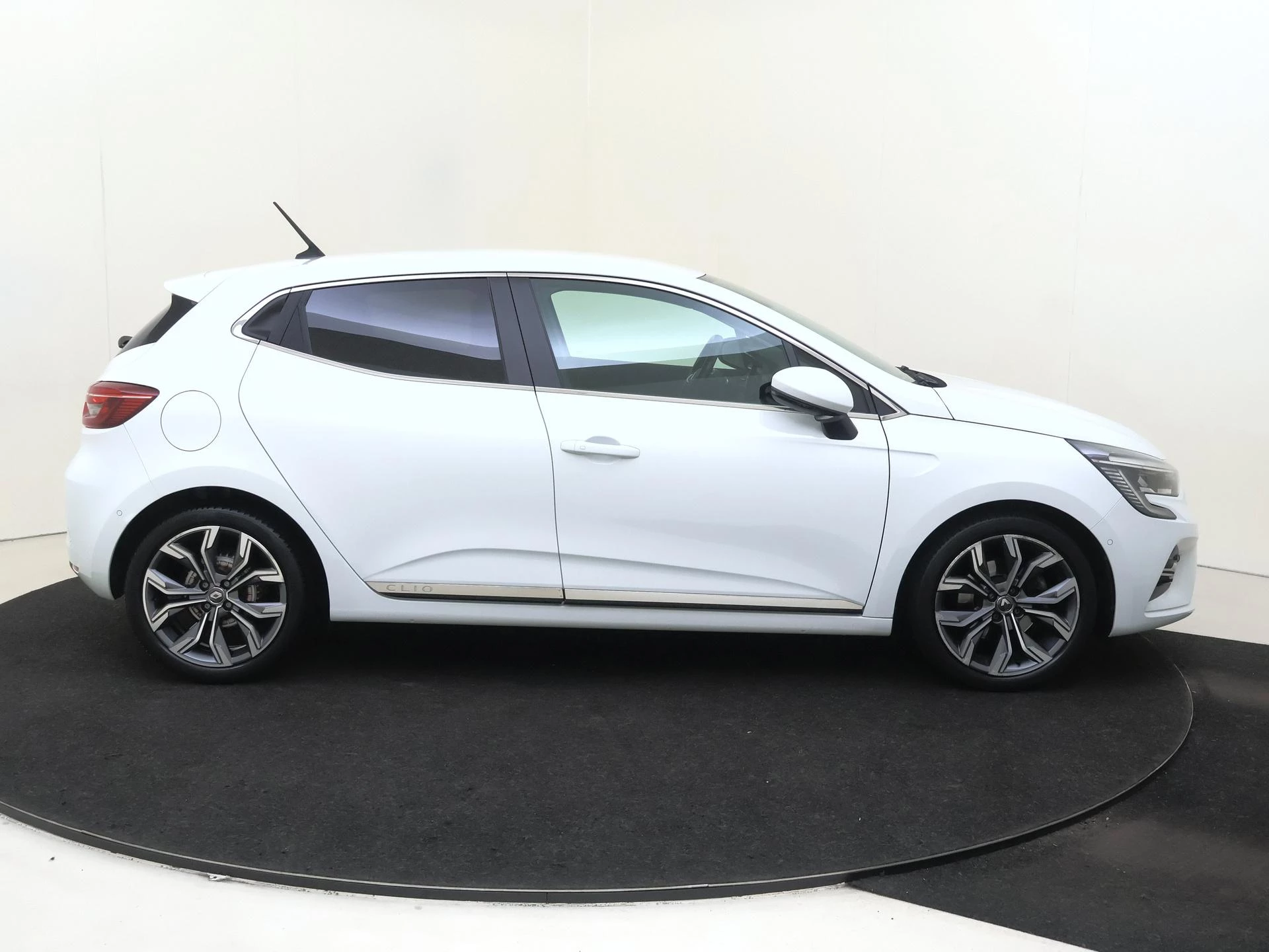Renault-Clio-image-5