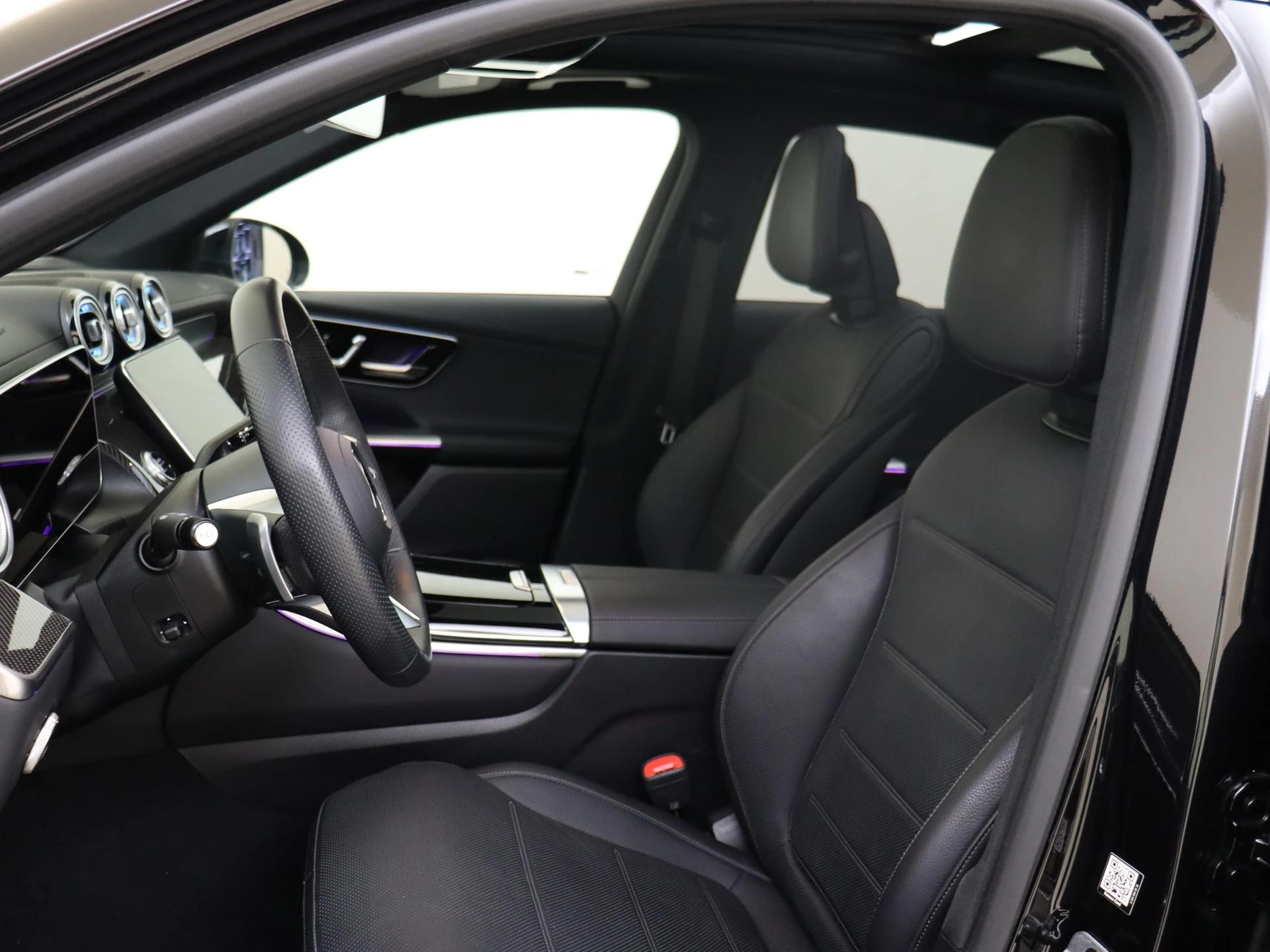 Mercedes-Benz-GLC-image-14