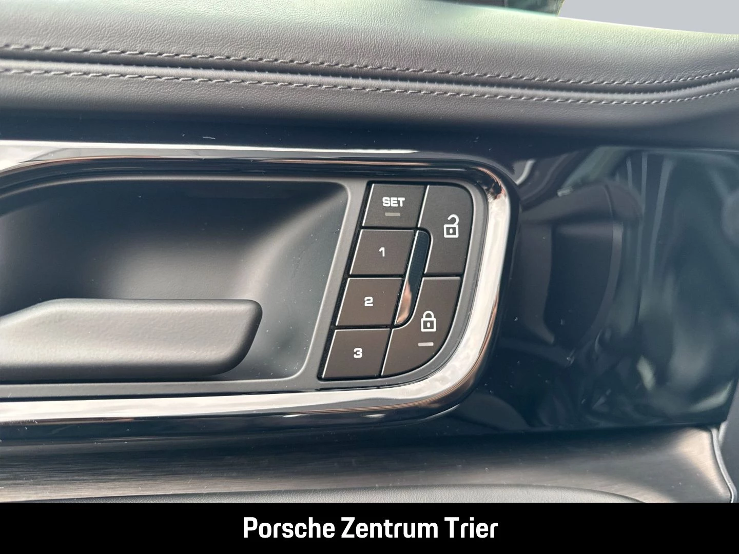 Porsche Panamera 4S E-Hybrid HA-Lenkung InnoDrive HeadUp -