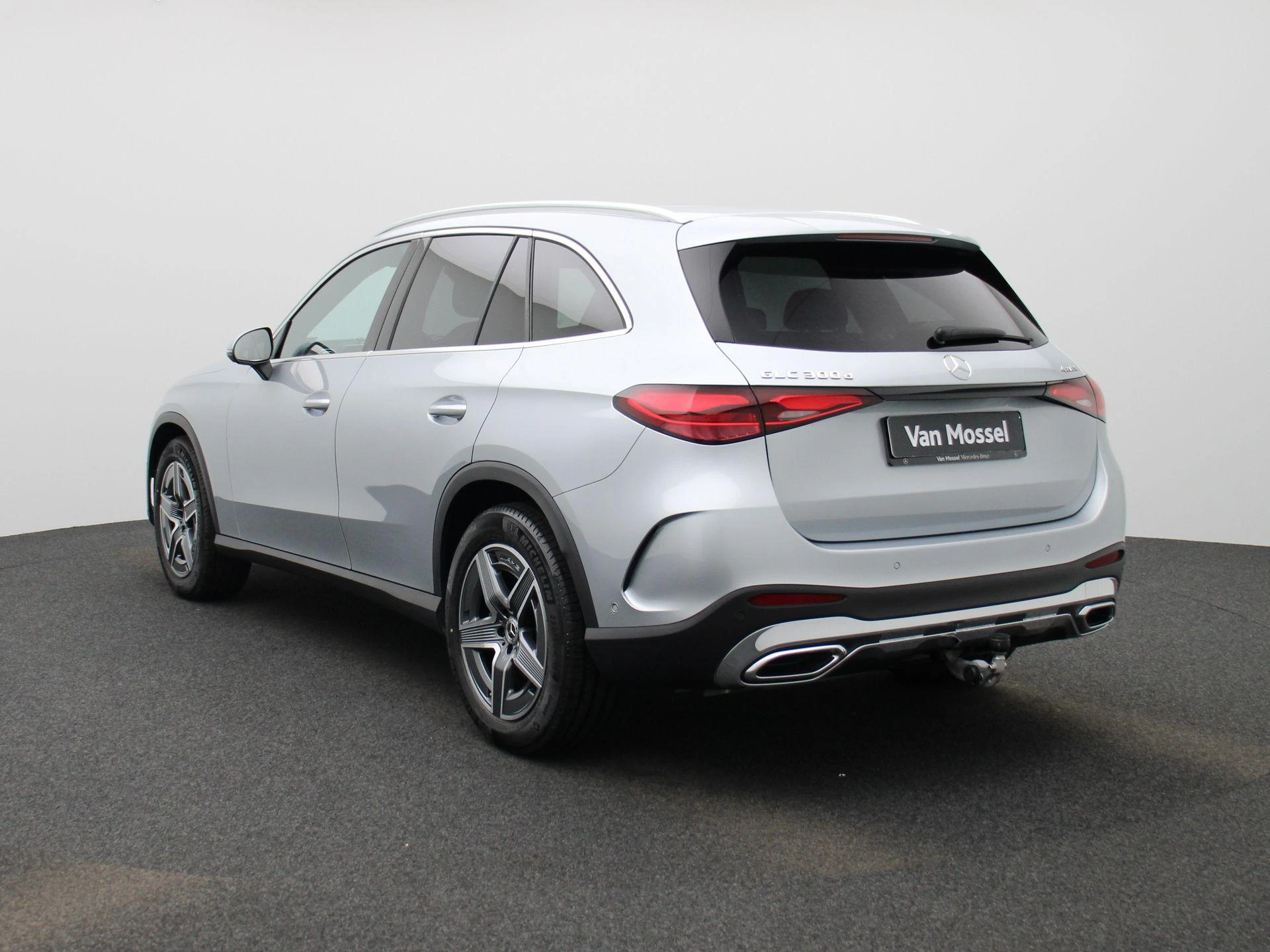 Mercedes-Benz-GLC-image-1