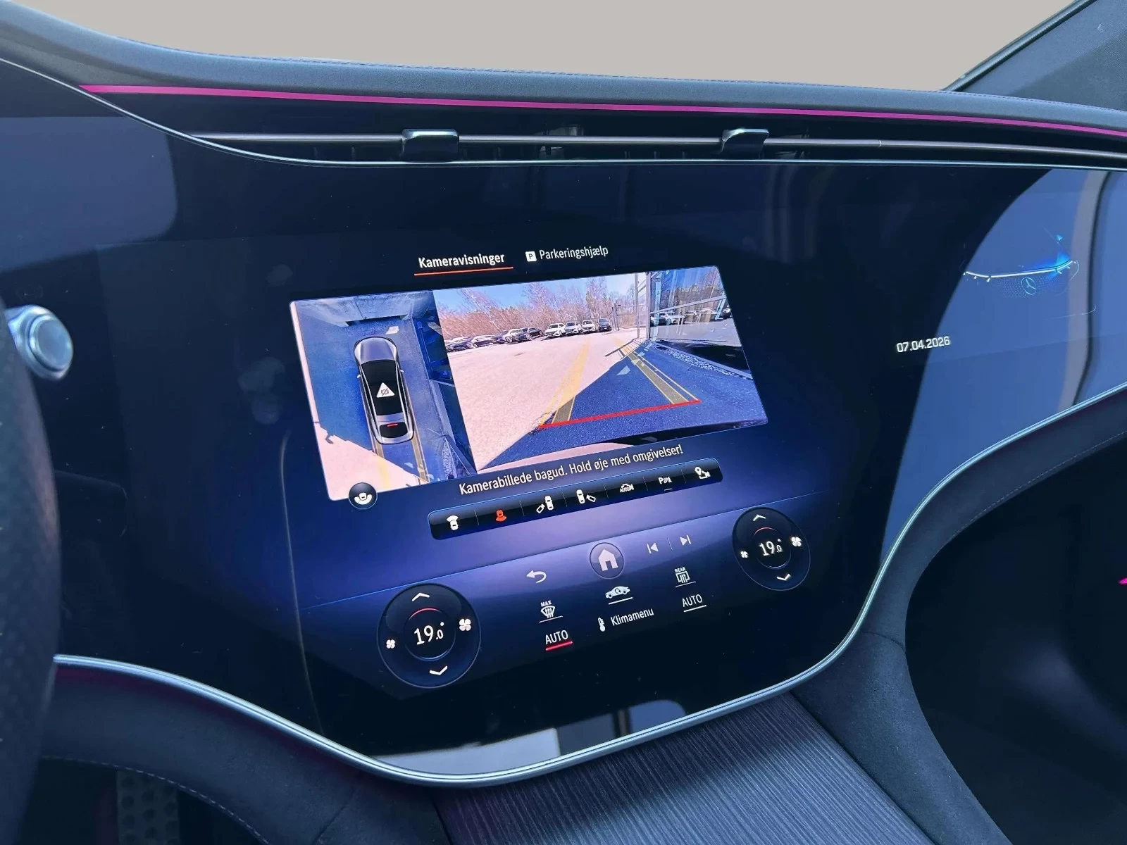 Mercedes-Benz-EQS-image-18