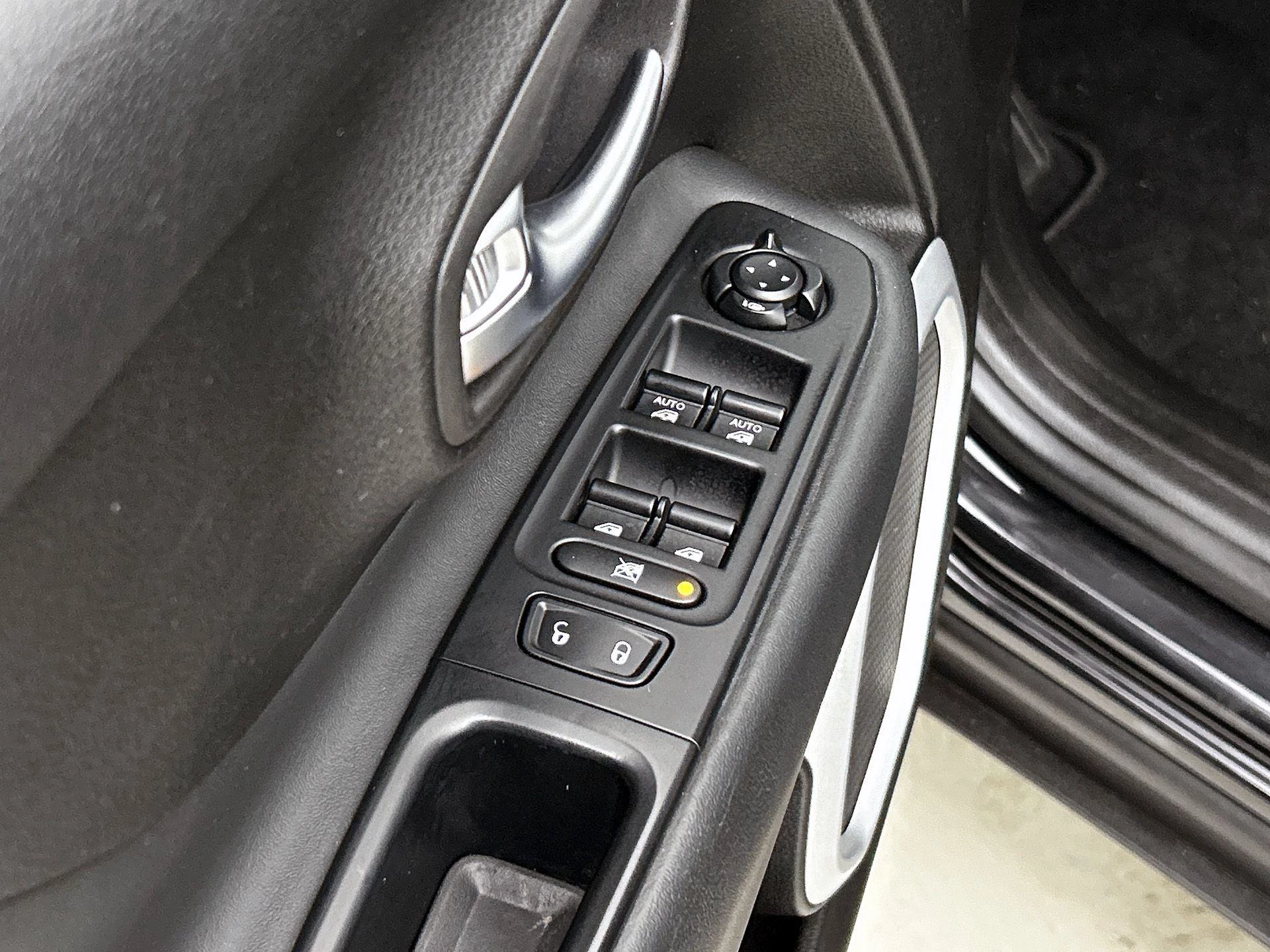 Jeep-Renegade-image-47