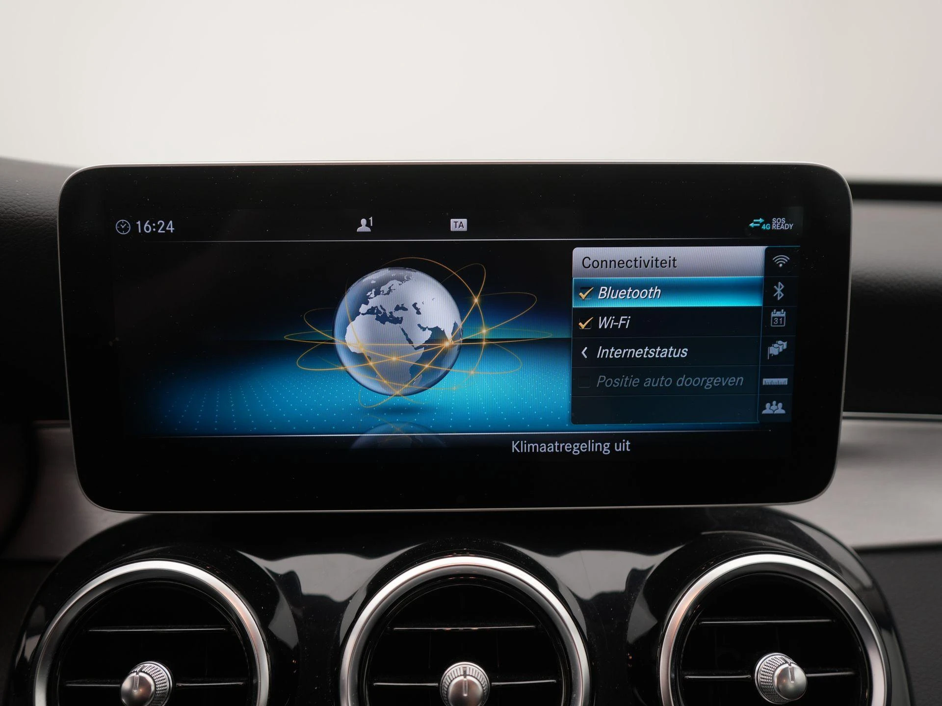 Mercedes-Benz-C-Klasse-image-23