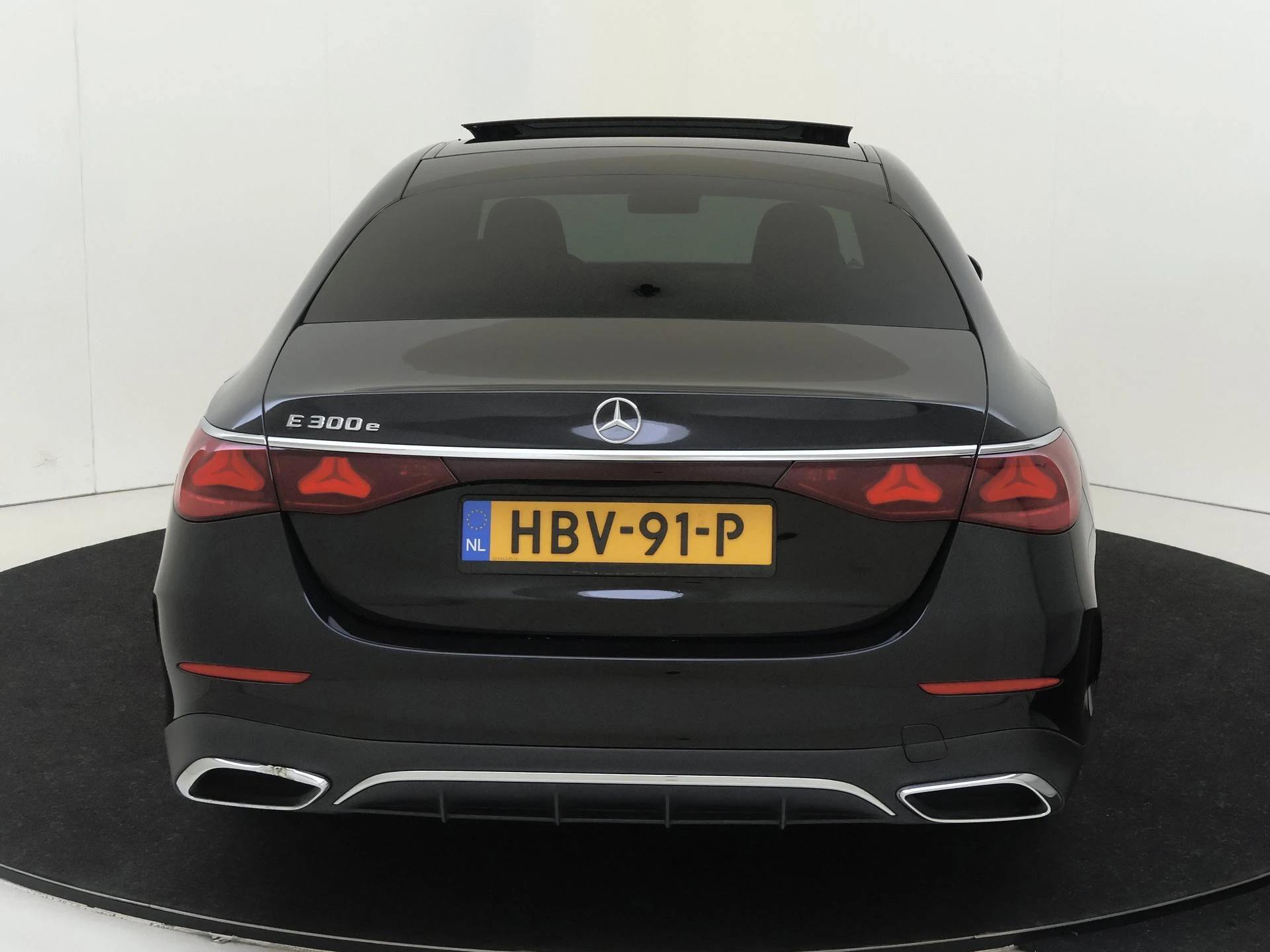 Mercedes-Benz-E-Klasse-image-6