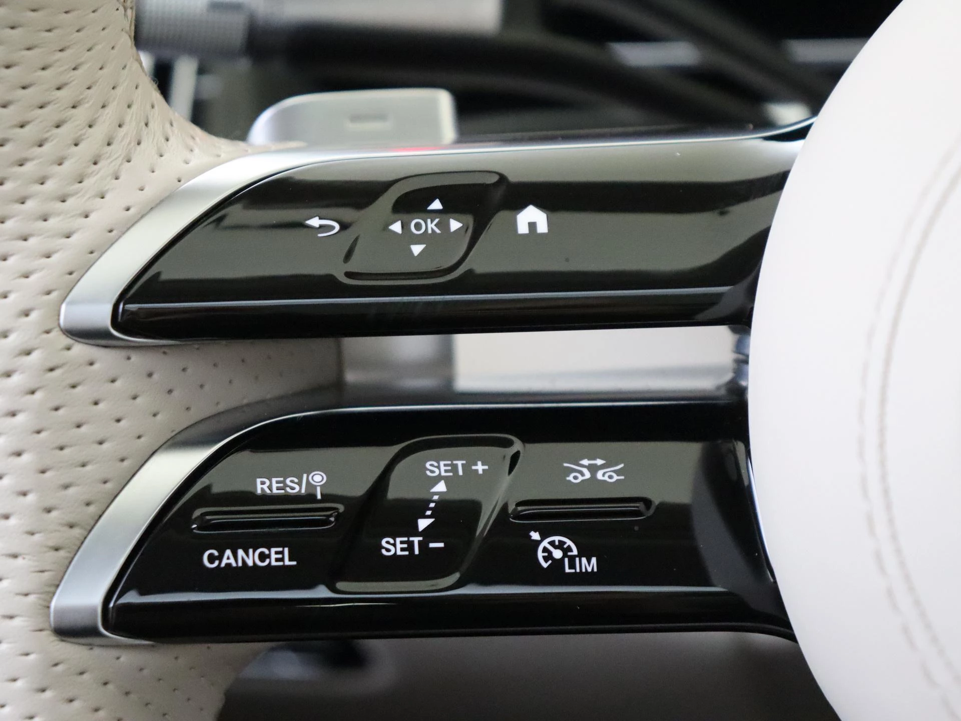 Mercedes-Benz-S-Klasse-image-13