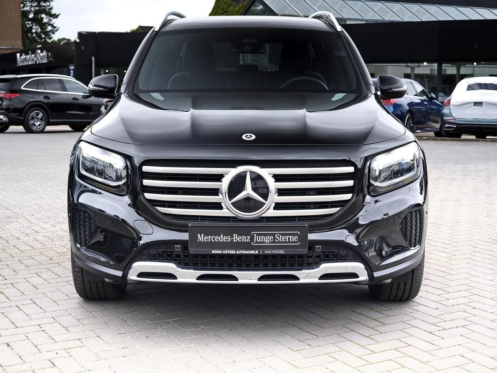Mercedes-Benz-GLB 200 d-image-3