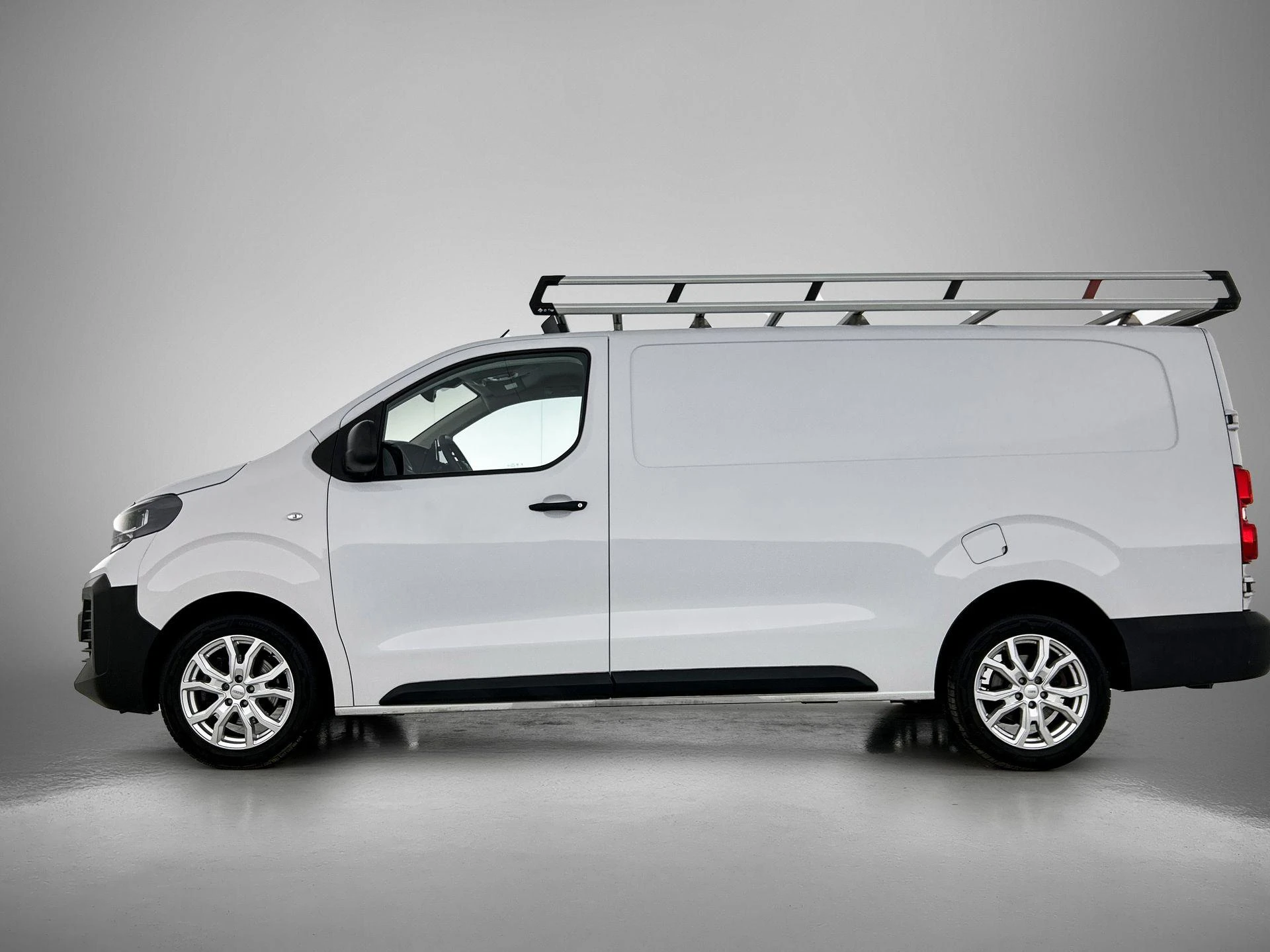 Opel-Vivaro-image-1