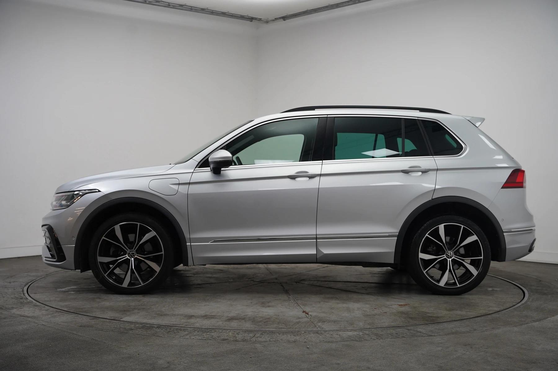 Volkswagen-Tiguan-image-15