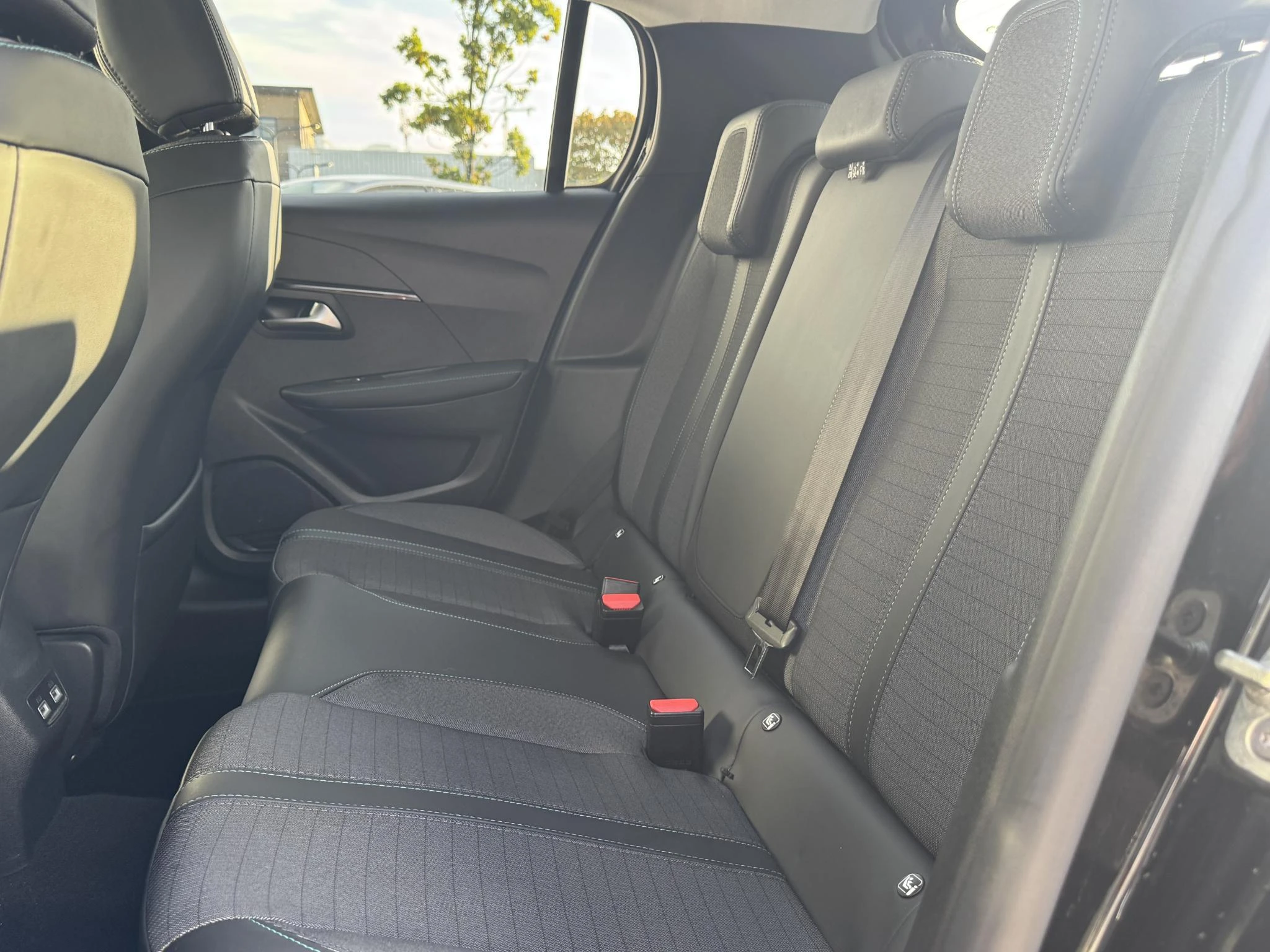 Peugeot-208-image-23